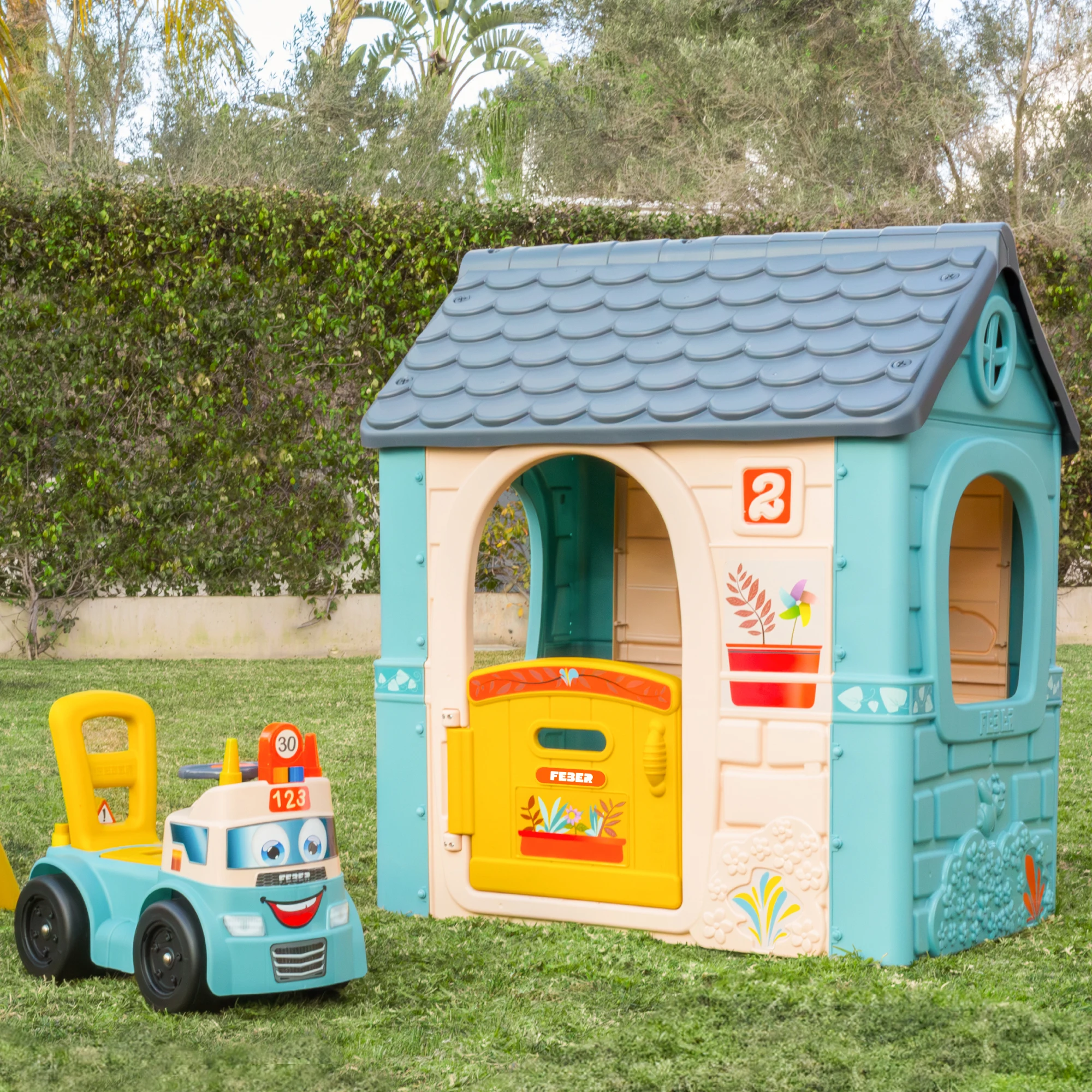 Feber - casual house, children's house with folding door, has stickers to decorate the house, colors resistant to sunlight, easy assembly, from 2 years, famosa (feh22000)