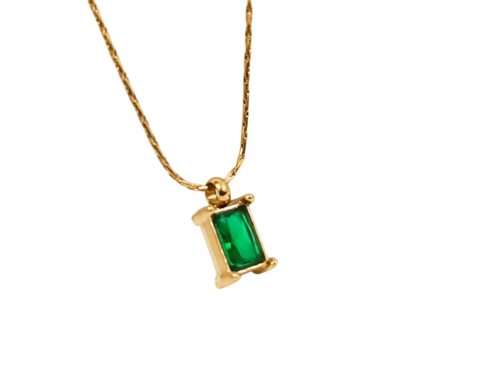 Collar con colgante rectangular cristal verde  acero inoxidable baño de oro 18K PVD waterproof