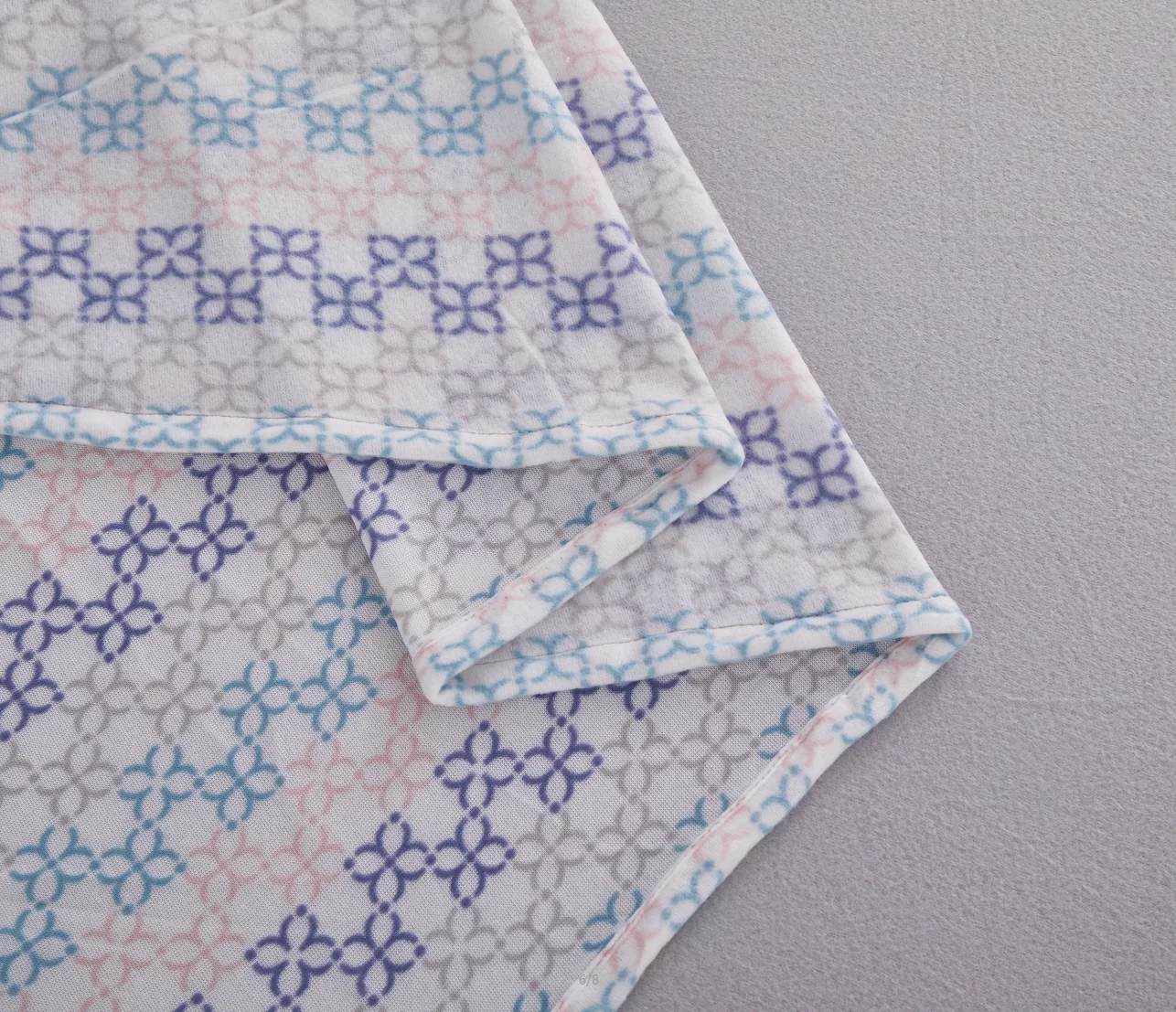 Decodeko 3-Piece Sheet Set - Winter Collection, 100% Polyester Microfiber, Adjustable Fitted Sheet, Top Sheet, and Long Pillowcase, available in sizes 90, 105, 135, and 150 cm, soft geometric design for elegant bedding. #5