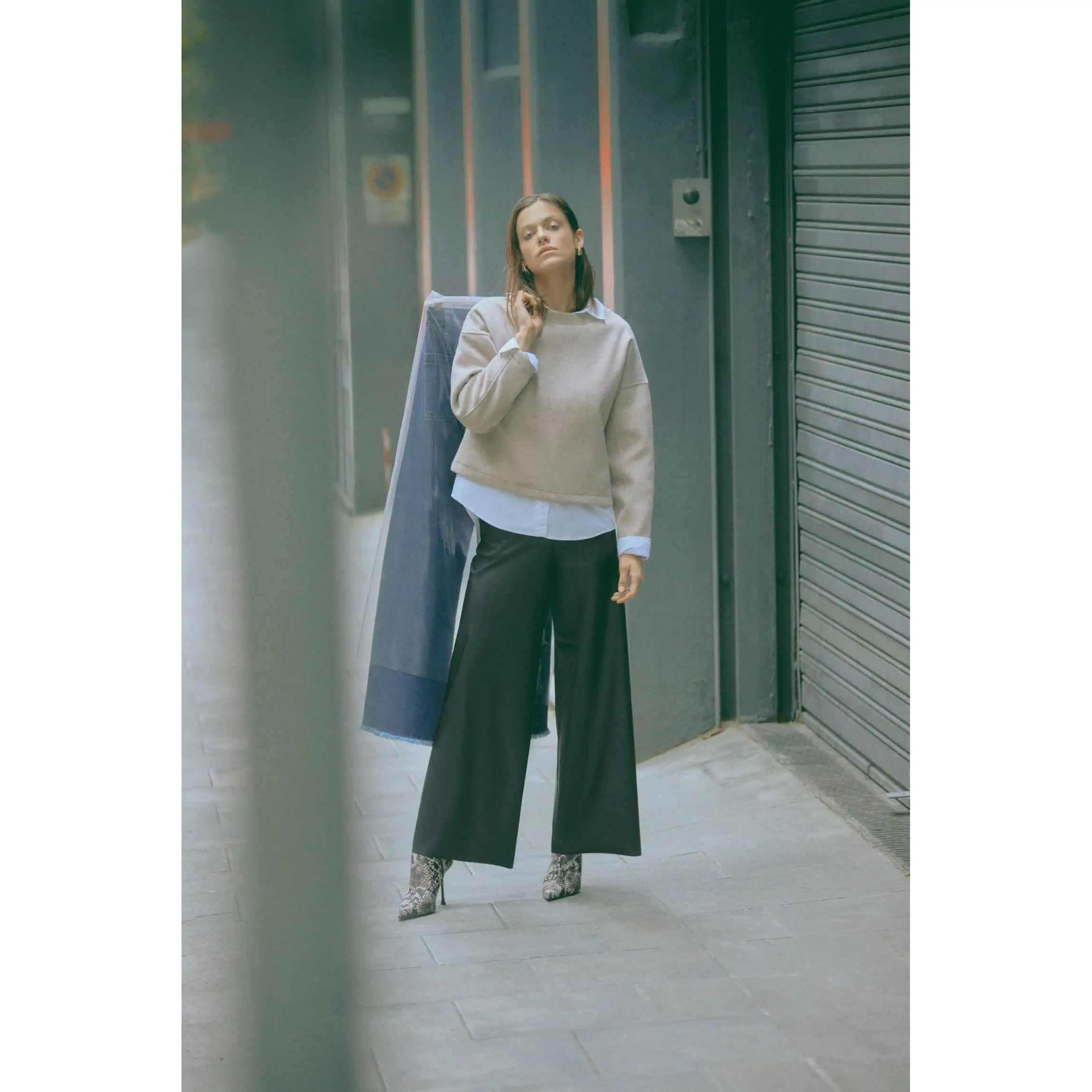 Ysabel Mora - Pantalón efecto piel wide negro