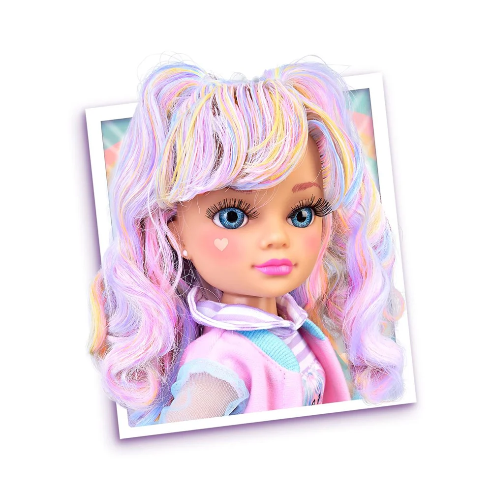 Nancy charms in style doll 42 cm. They include clogs that can be personalized with a variety of charms. (famosa nac90000)