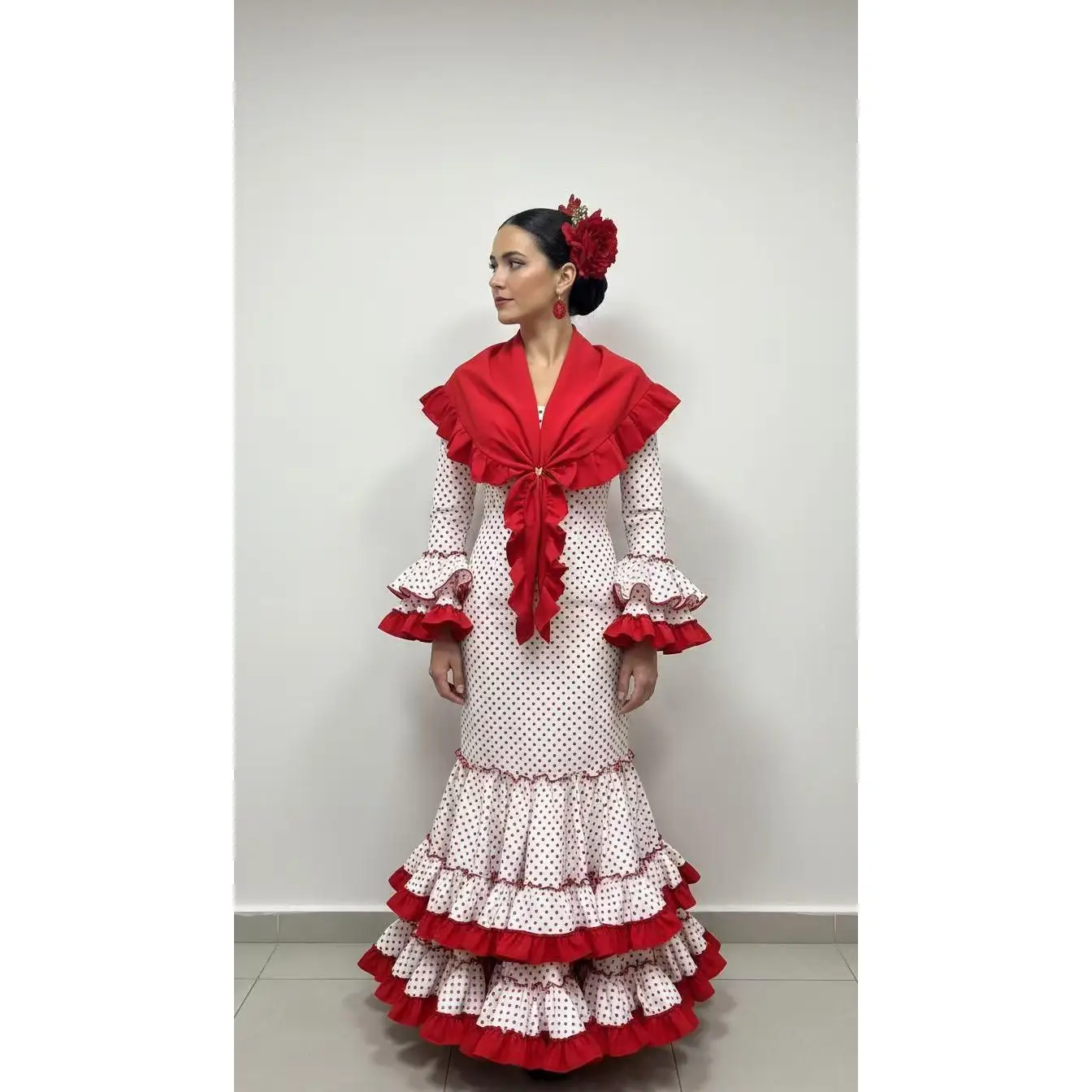 Piquillo Elegancia de Color Rojo Liso con Volante - Sofisticación Flamenca o Romería que Enamora
