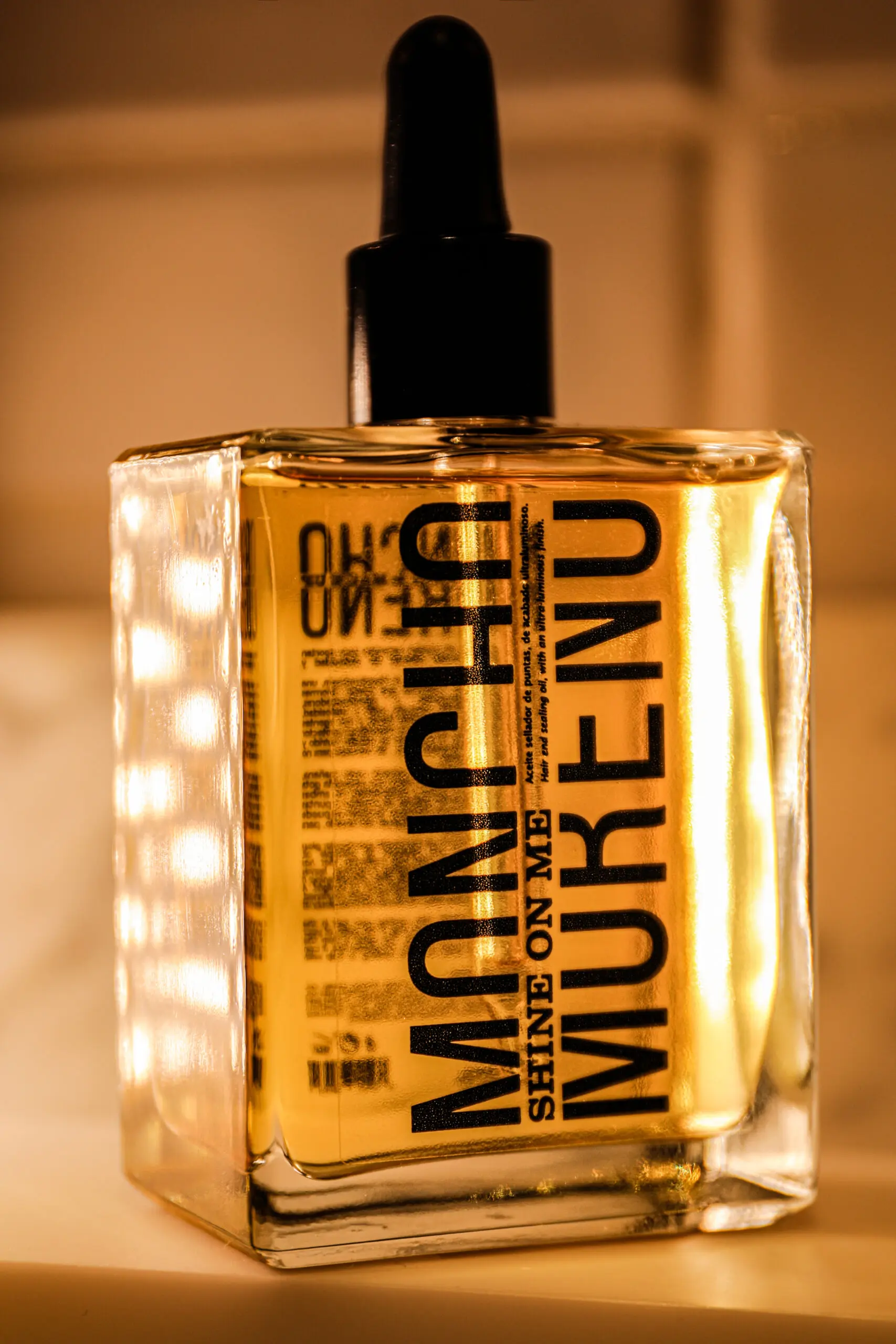 Moncho Moreno Shine On Me 50ml Dry Oil for Ends, enriched with argan and camellia oils, provides deep hydration, reduces frizz, and protects with Vitamin E; suitable for all hair types and ideal for use on wet or dry hair. #3