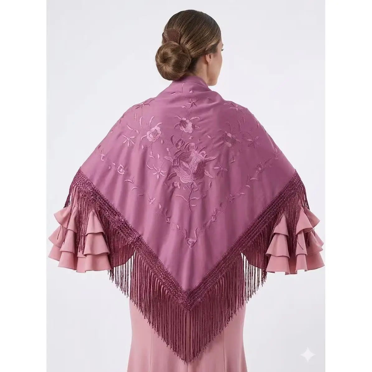 Mantón de flamenco de color Rosa antiguo/cebolla con los bordados de floral mismo tono
