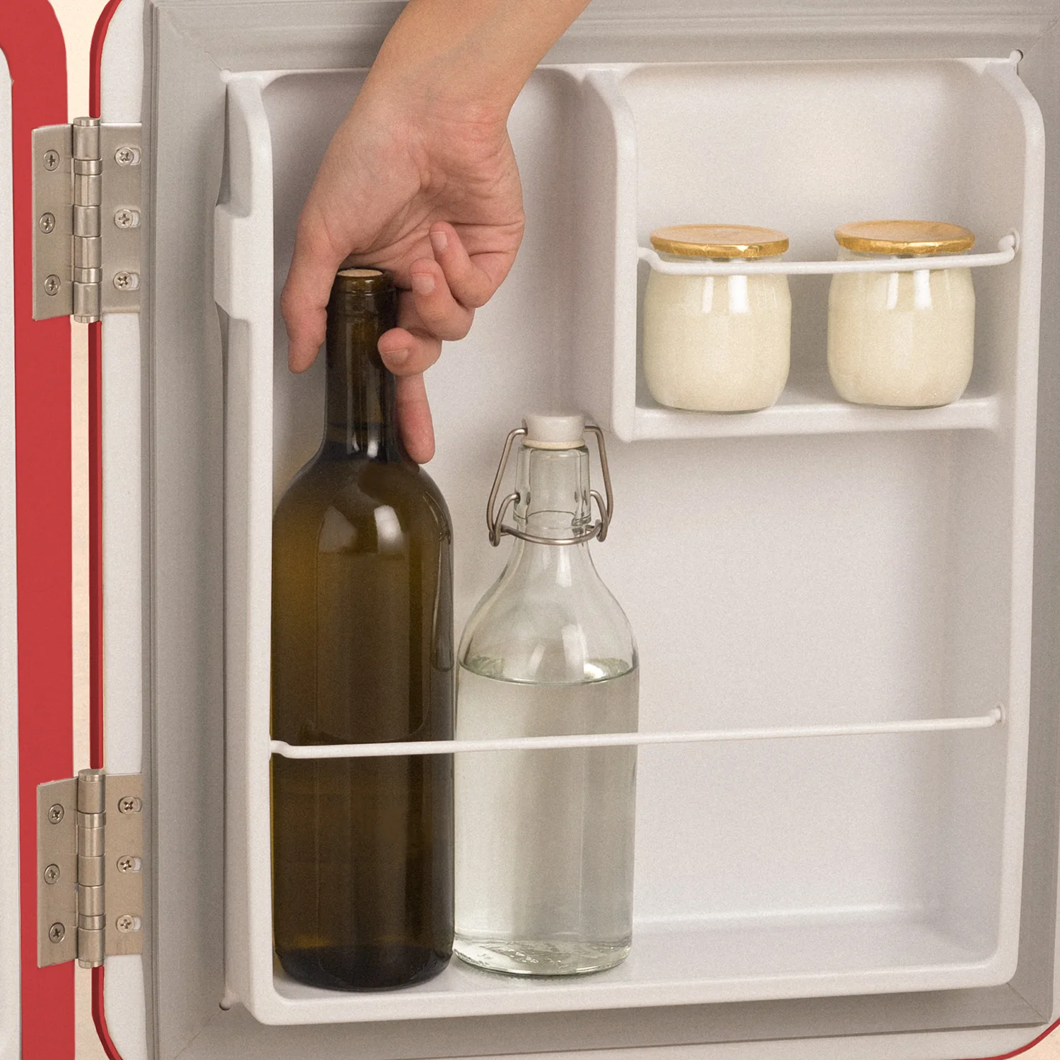 CREATE - RETRO FRIDGE 48L BLACK - Stylish mini refrigerator with a capacity of 48L, adjustable shelves, and low noise at 39dB, perfect for small spaces and enhancing your vintage kitchen decor.