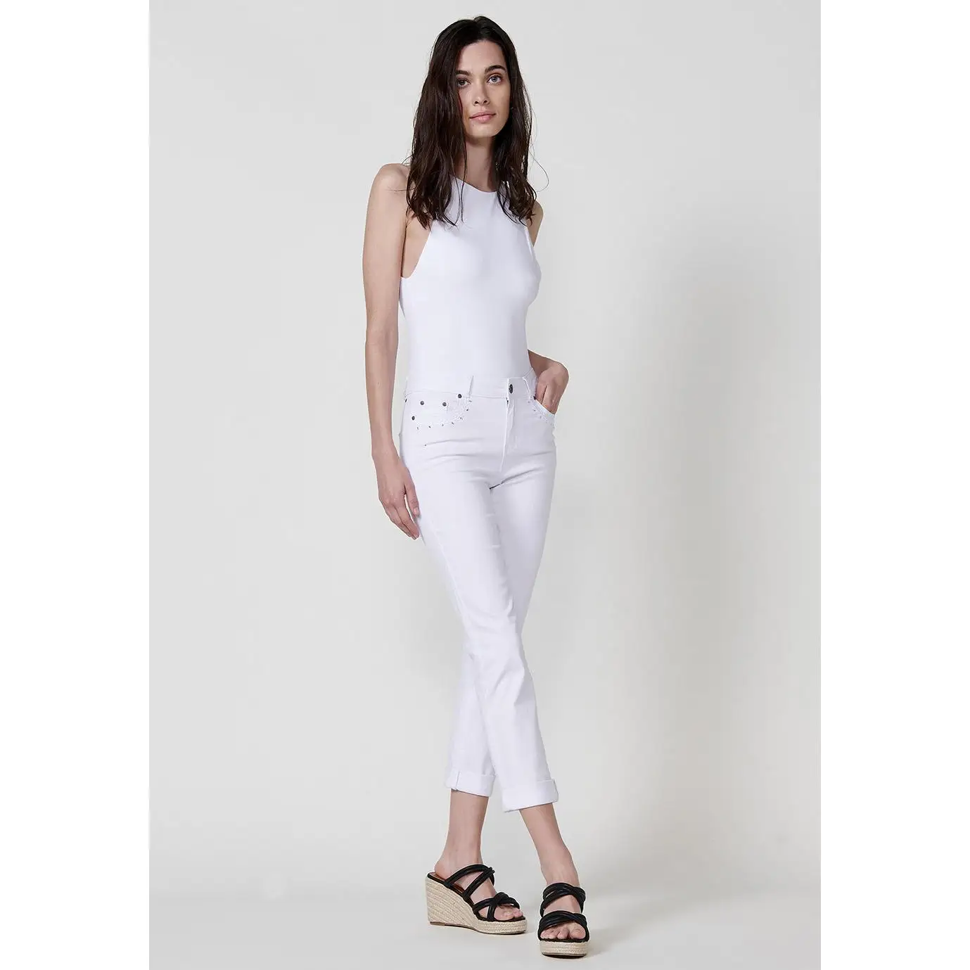 Koroshi Pantalón largo acabado en vuelta, jeans slim con detalles bordados y brillos en los bolsillos delanteros para mujer