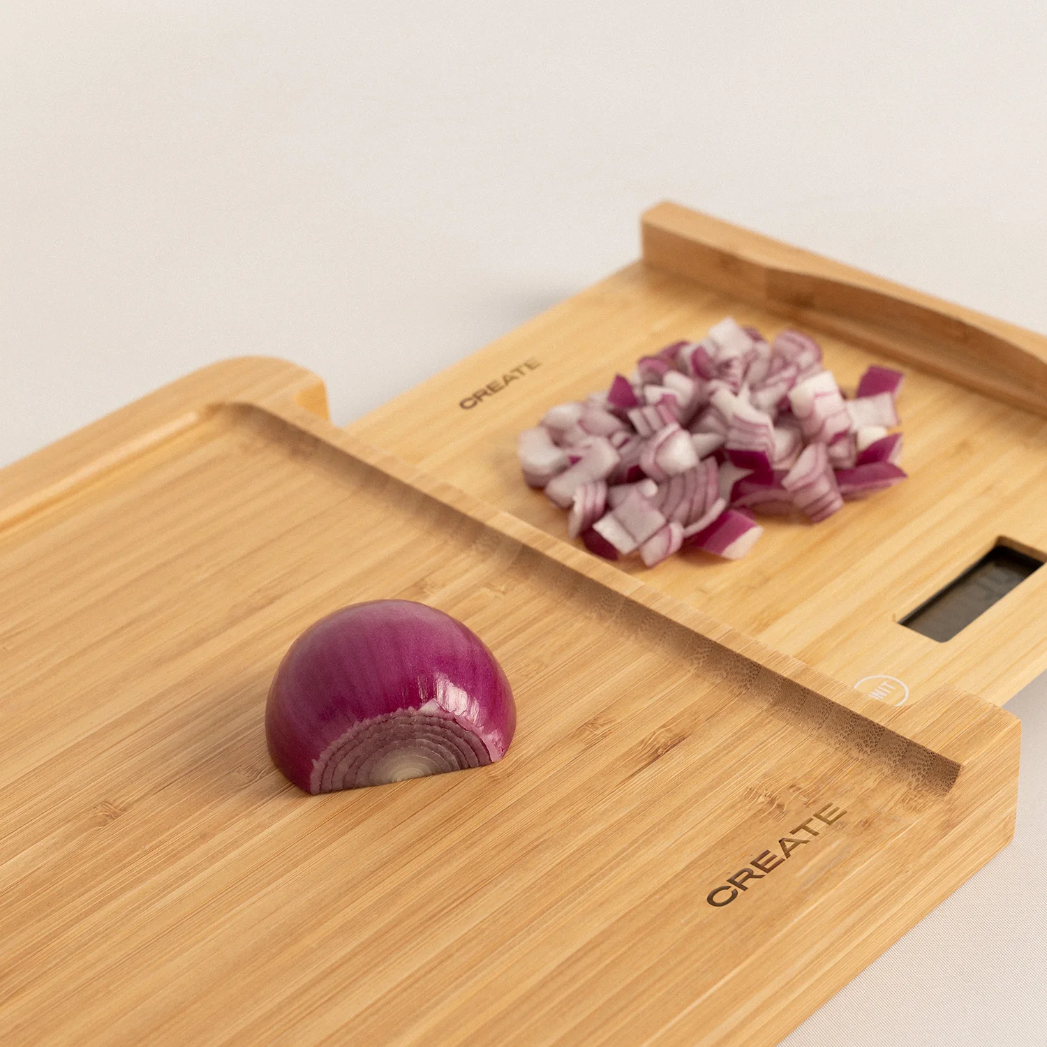 Create - bamboo cutting board with integrated scale and battery included - up to 5kgs - tare function - board scale bamboo