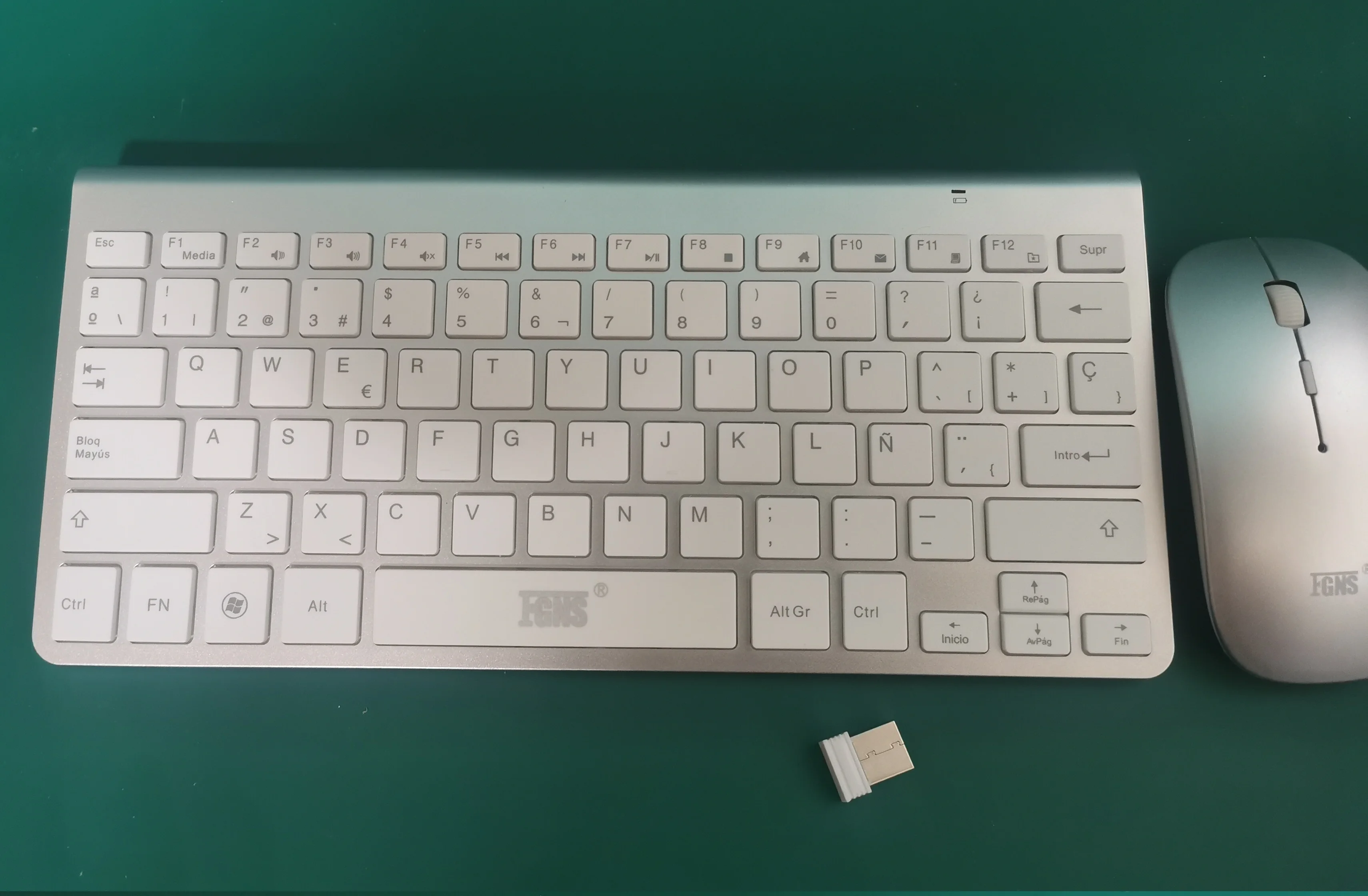 Fgns Compact Spanish Wireless Keyboard and Mouse, 2.4Ghz Minimalist Keyboard with 12 Multimedia Keys, 2.4Ghz Minimalist, Small and Ultra-Thin Design, Silent Portable, for Windows, Laptop, Computer,