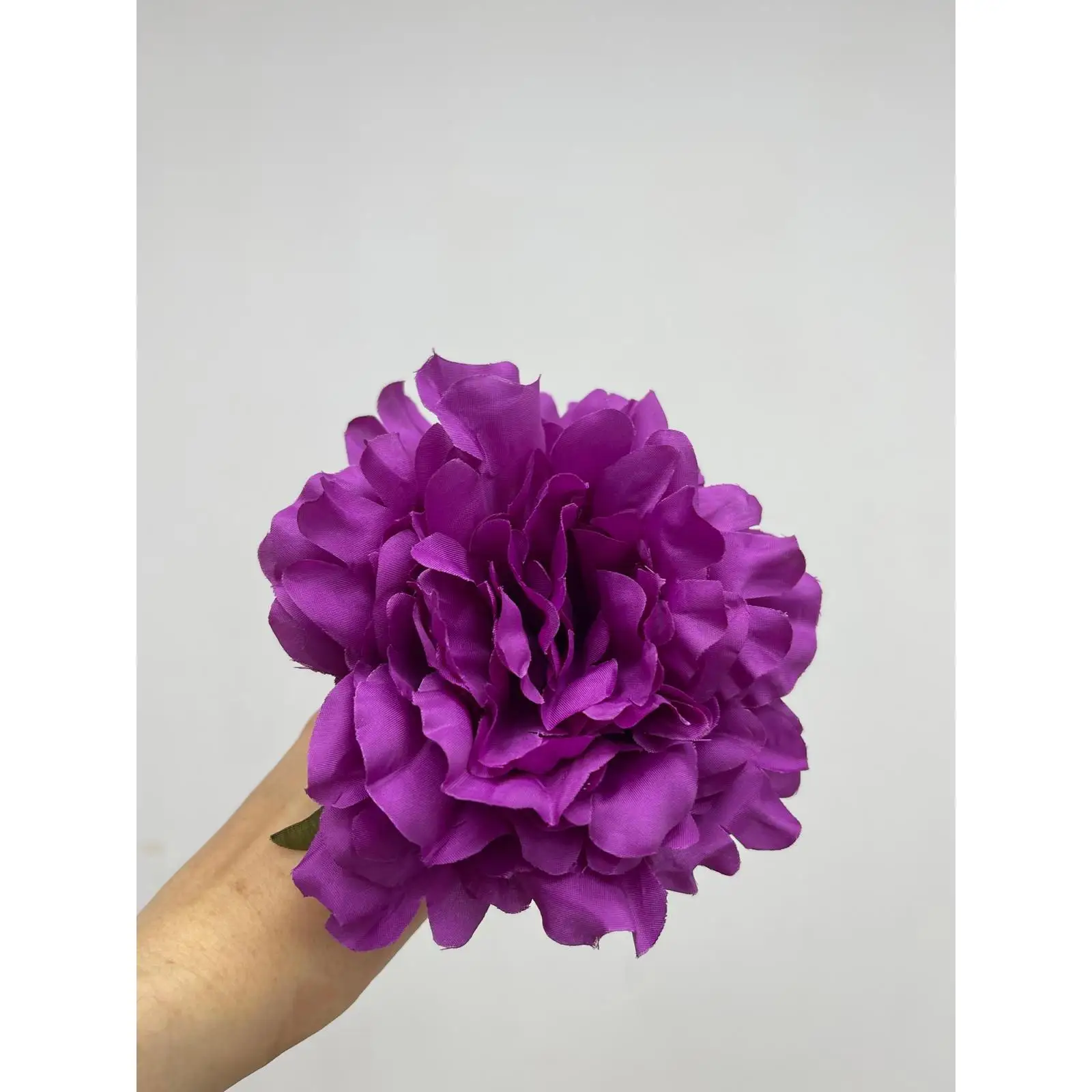 Flor Peonia De Color  Violeta Vibrante  Para Cabello De Flamenca te Dara Estilo , Elegancia y Tradicion