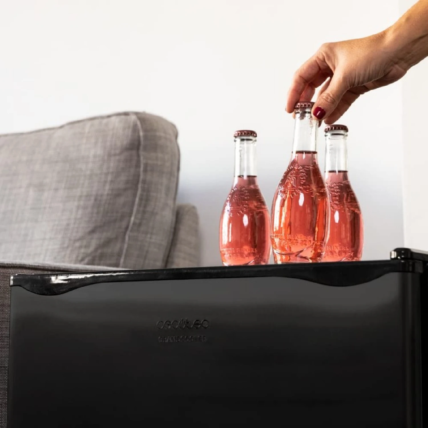 Cecotec Mini refrigerator GrandCooler 20000 SilentCompress Black E