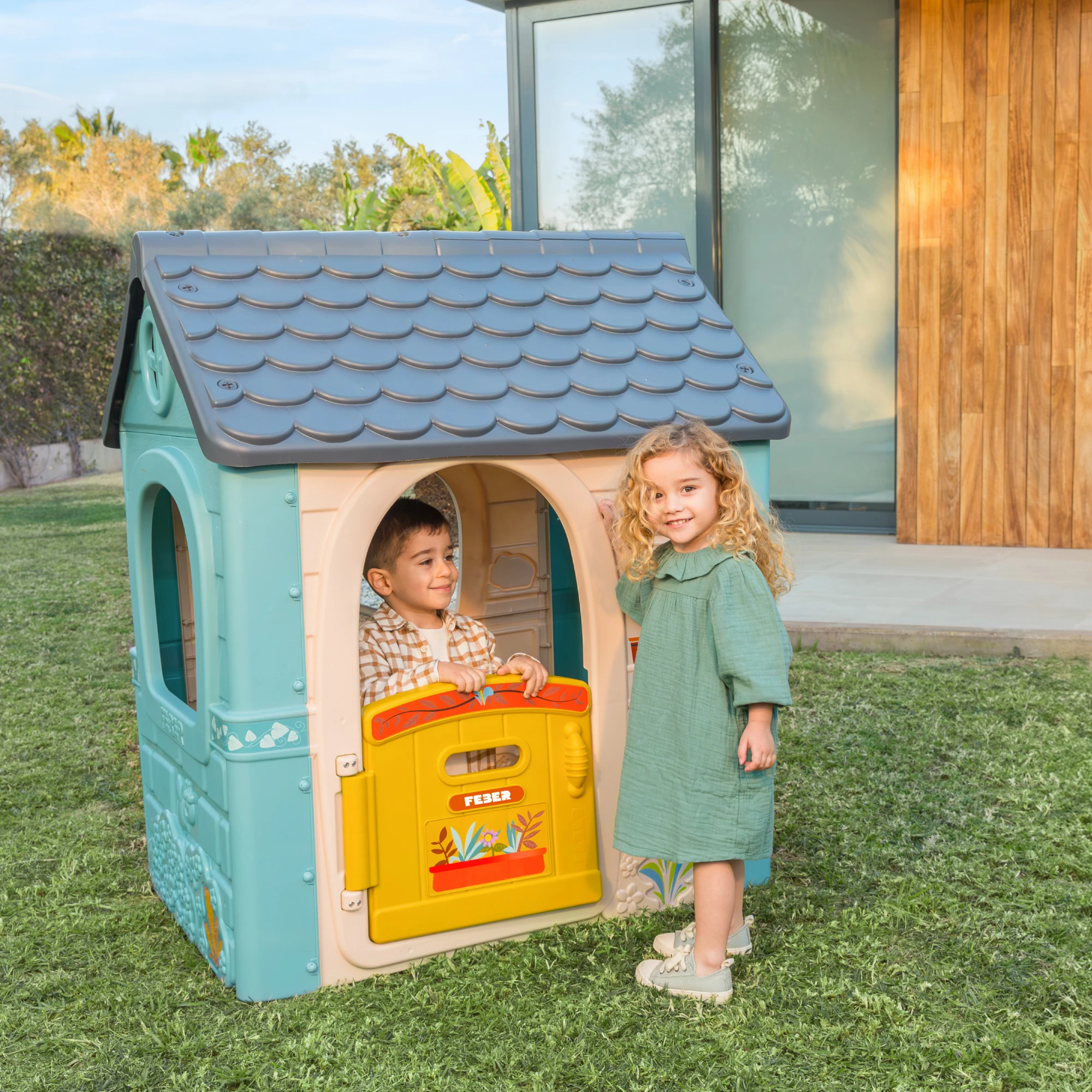Feber - casual house, children's house with folding door, has stickers to decorate the house, colors resistant to sunlight, easy assembly, from 2 years, famosa (feh22000)