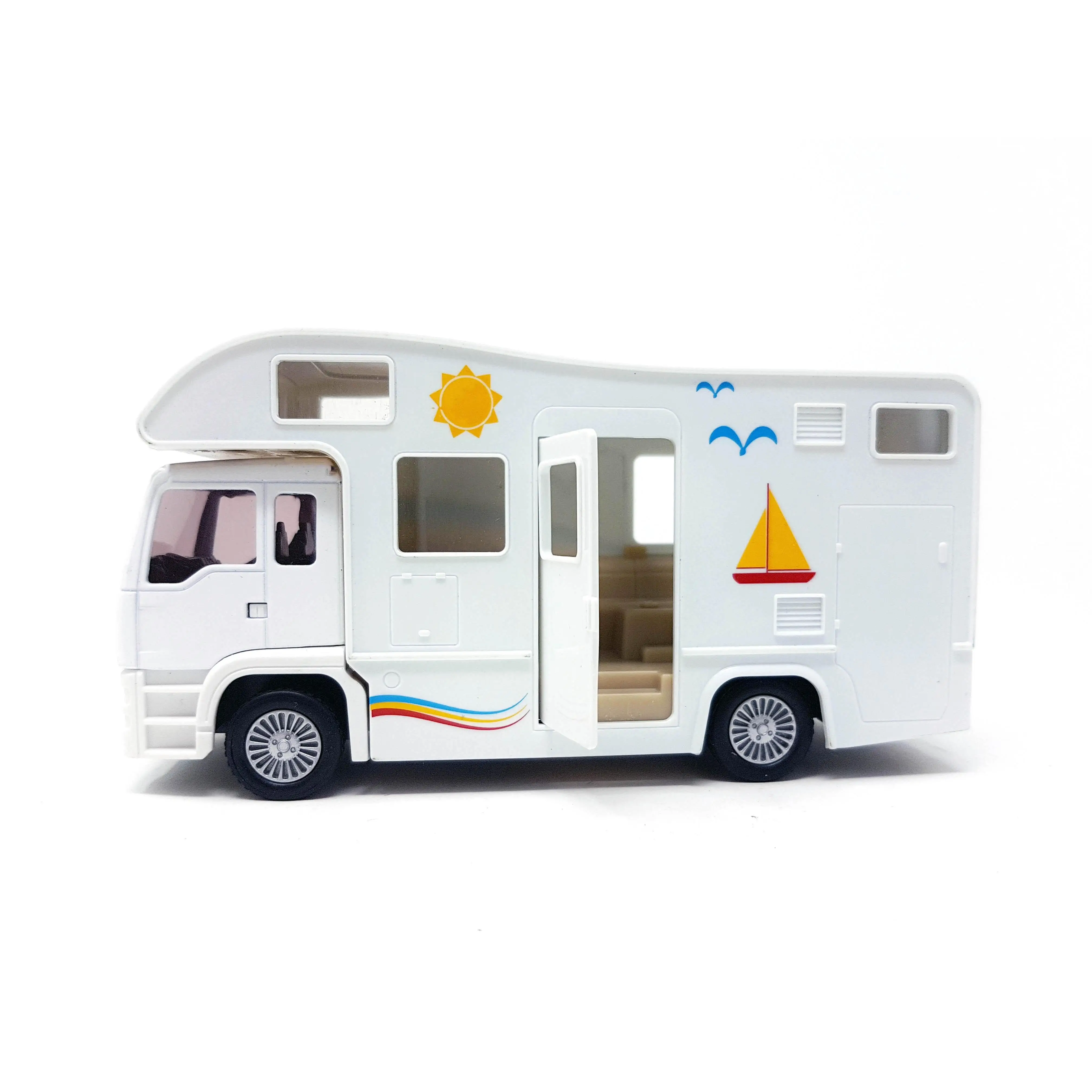Caravana metálica y plástico, ruedas libres, puerta abatible, no recomendado para menores de 3 años. PLAYJOCS GT-3738