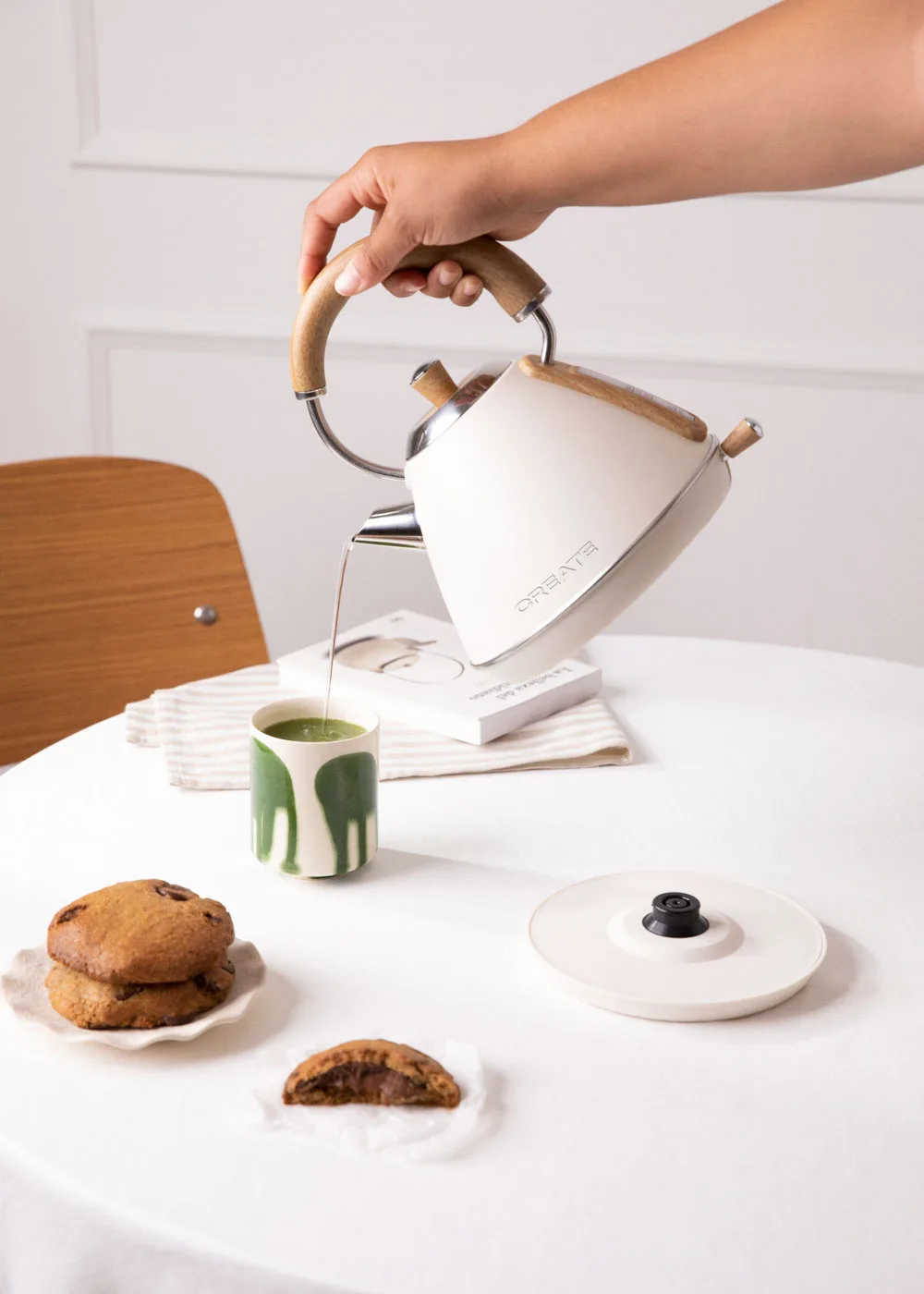 Create - retro electric water kettle 1.7l bpa free and anti-cal - kettle retro