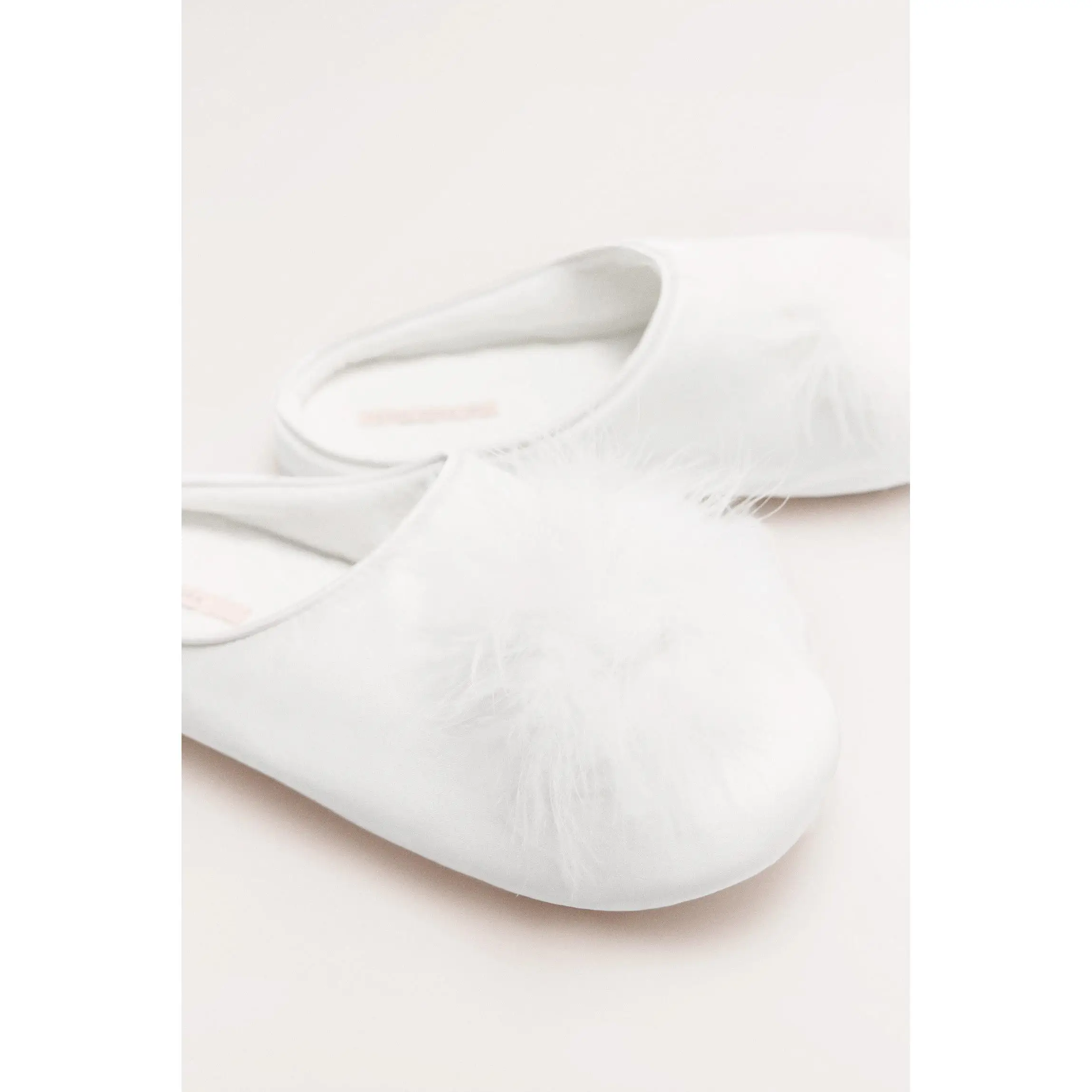 Ysabel Mora - Zapatillas de casa plumas marabú blancas