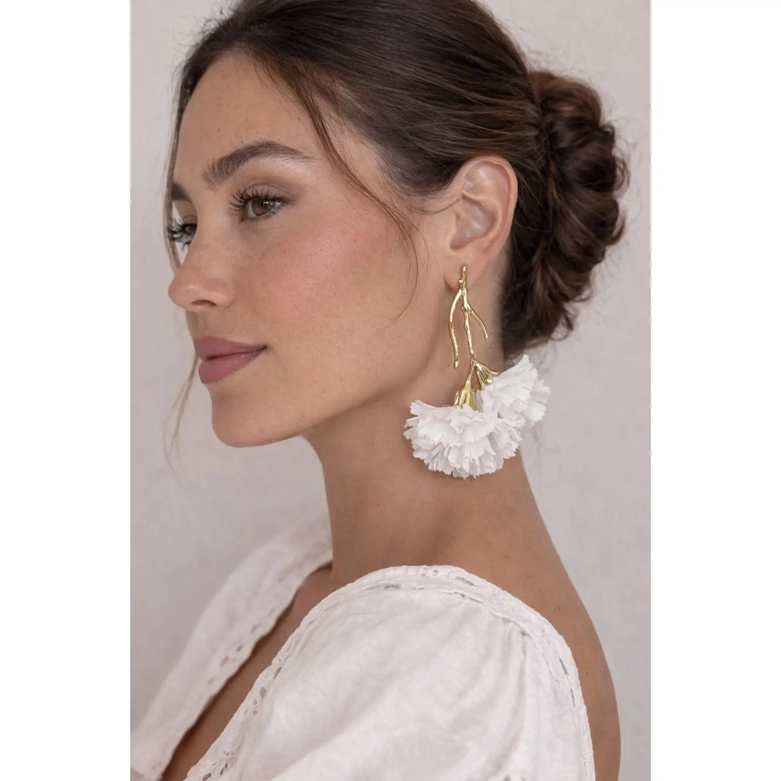 Pendientes flor blanco elegantes para mujer pendientes largos dorados estilo flamenca, fiesta ,boda y eventos