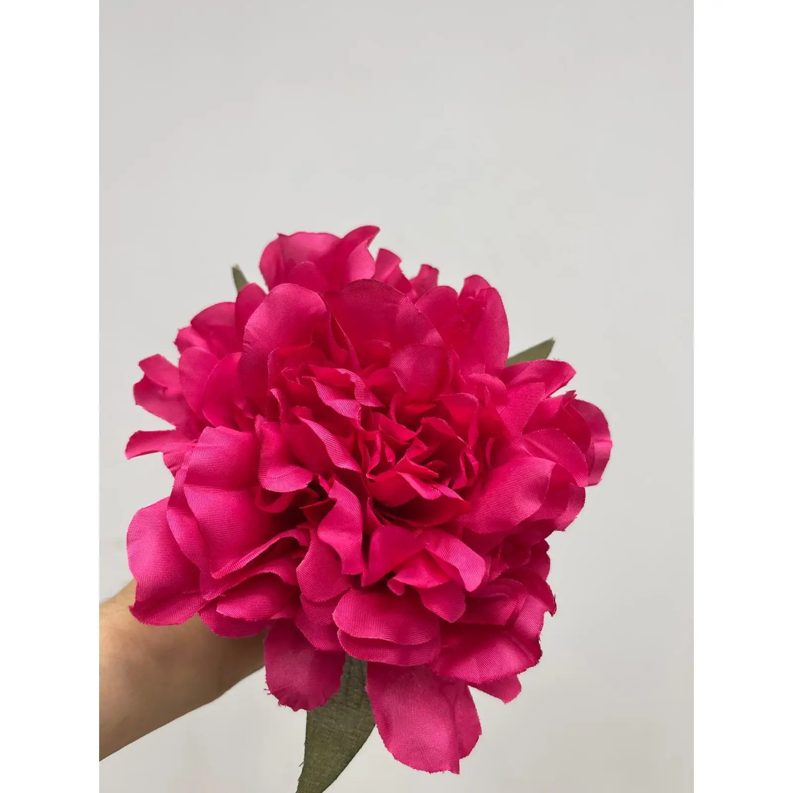 Flor Peonia De Color Fucsia Para Cabello De Flamenca te Dara Estilo , Elegancia y Tradicion