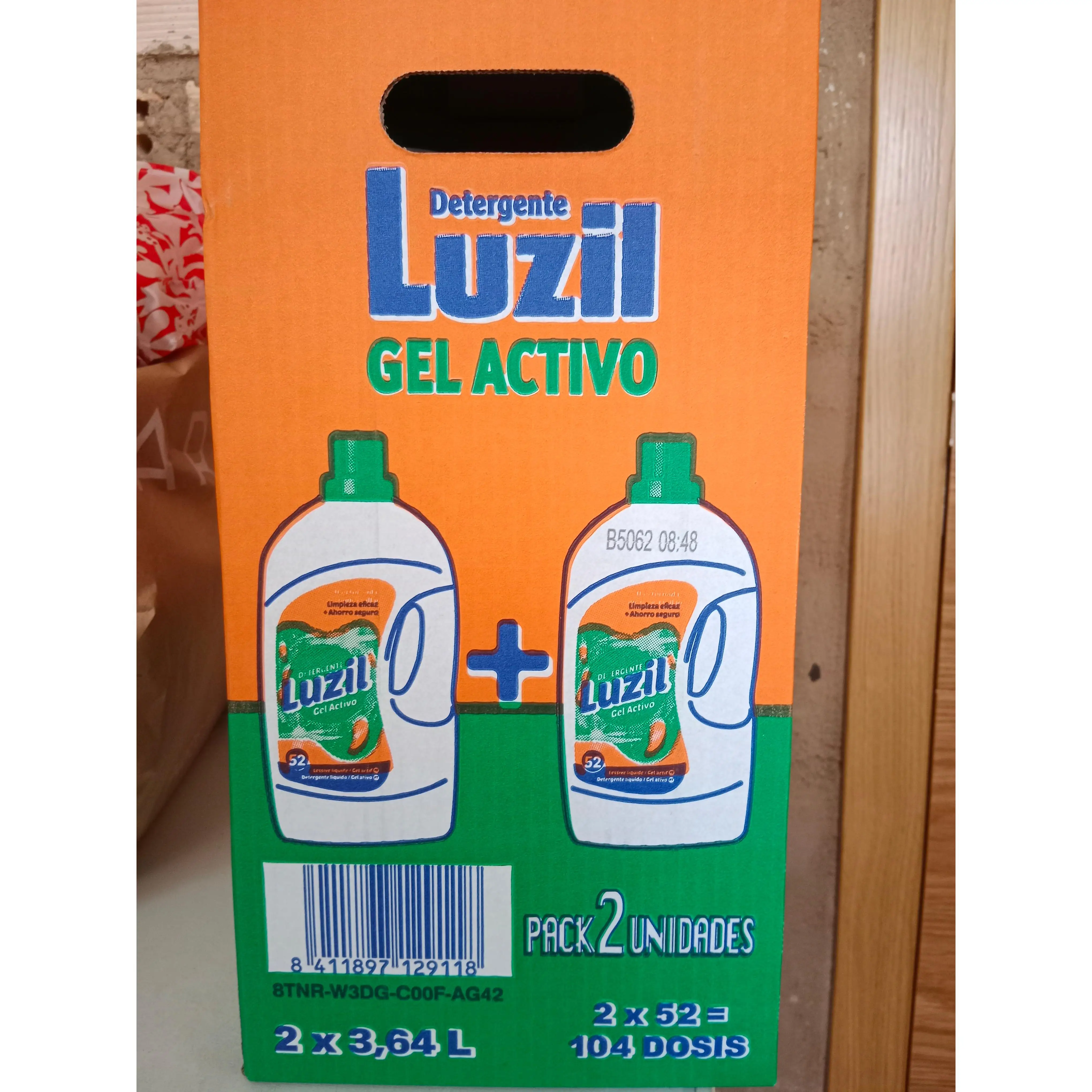 Luzil Detergente Líquido Gel Activo 52 Lavados – Pack Duplo para un Total de 104 Lavados con Limpieza Eficaz y Ahorro Garantizado. Su Fórmula Avanzada Elimina Manchas Difíciles de los Tejidos sin Dañar la Ropa, ofreciendo Cuidado y Resultados Impecables