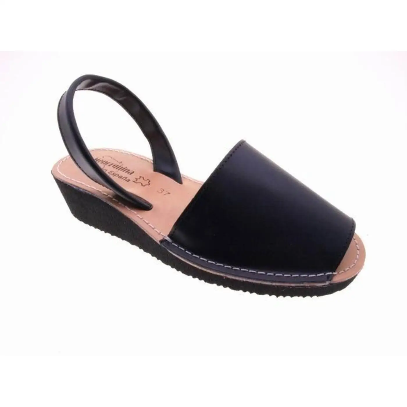 MENORQUINA 552 Sandalias Menorquinas de Piel con Cuña para Mujer - Color Negro Características Principales: ● Material: Confeccionadas en piel auténtica de alta calidad, lo que garantiza durabilidad y una adaptación suave al pie. ● Diseño: Estilo clásico