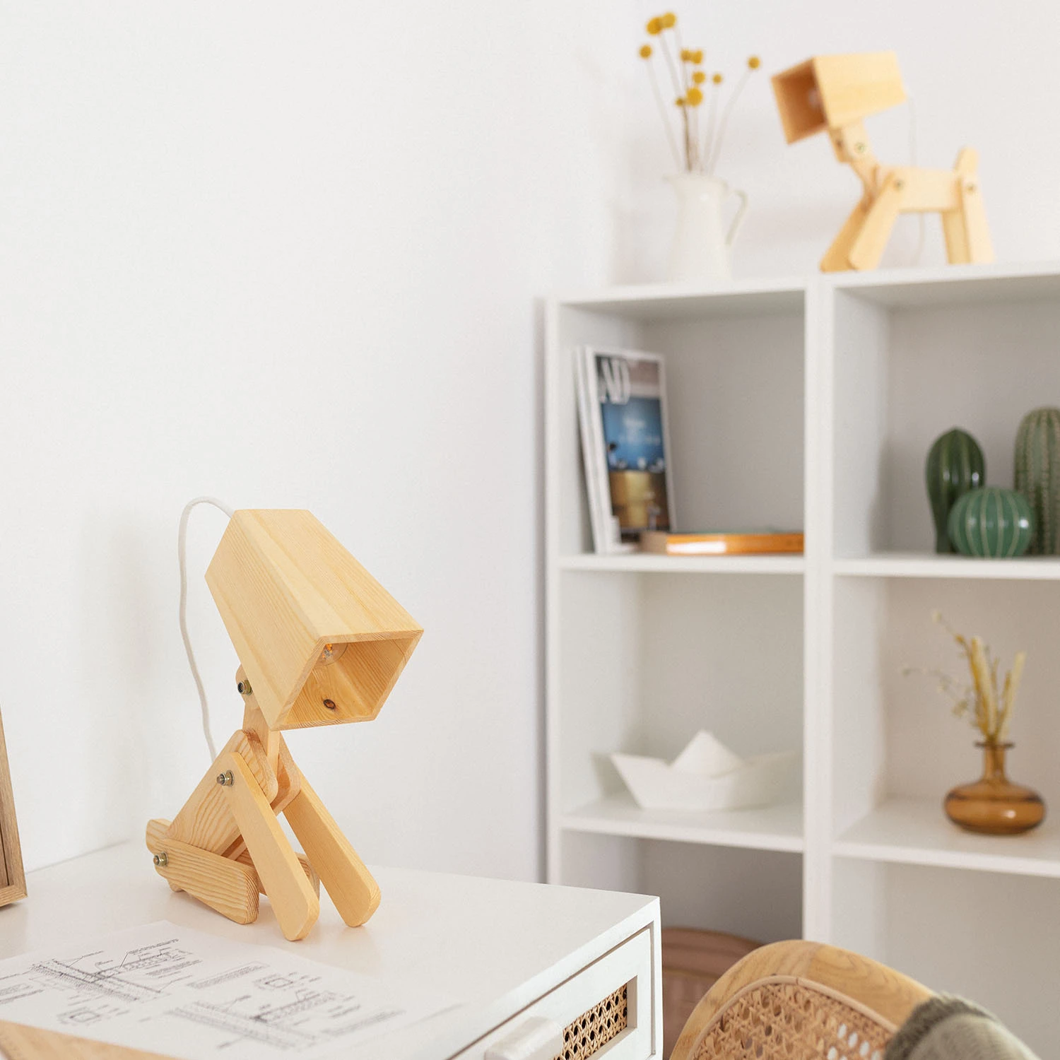 Ledkia Lámpara de Mesa de Madera Infantil Coba Doggi Natural