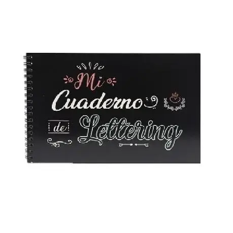 BISMARK. Cuadernos para lettering con hojas negras. Tamaños disponibles  A5 y A4.  Tapa brillante y plastificada. ● Los rotuladores metalicos quedan espacialmente bien en este tipo de cuadernos