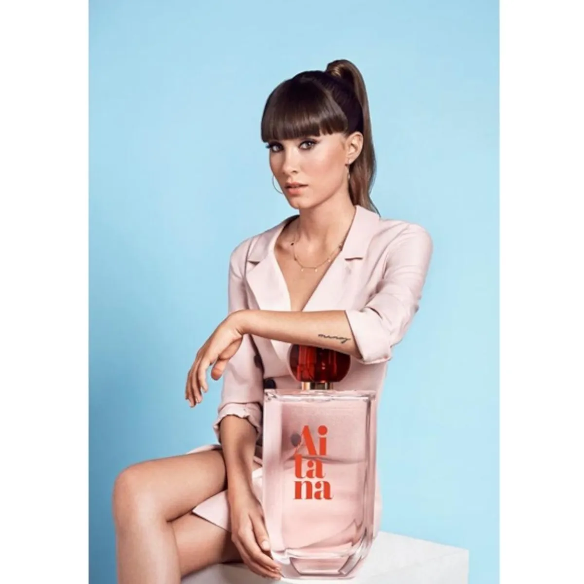 Aitana STARS Gift Set Eau De Toilette for Women 80ml + 10ml, a sweet and floral fragrance featuring citrus, spices, and notes of cocoa, vanilla, and sandalwood in an eye-catching pink bottle, perfect for everyday use. #5