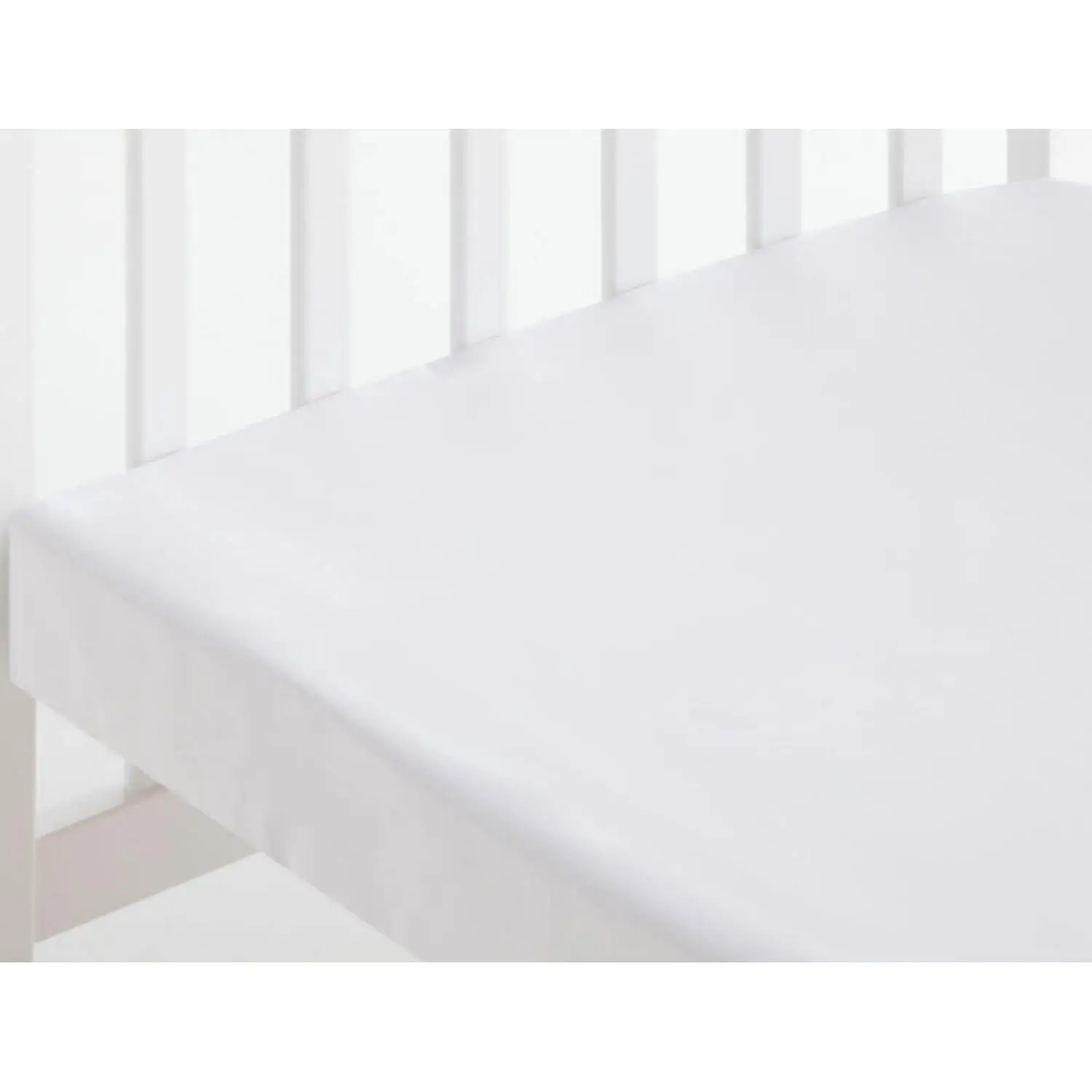 White crib sheet 100% cotton. 60x120 cm. Soft, comfortable, adjustable. Nursery, school, bedroom. Mattress