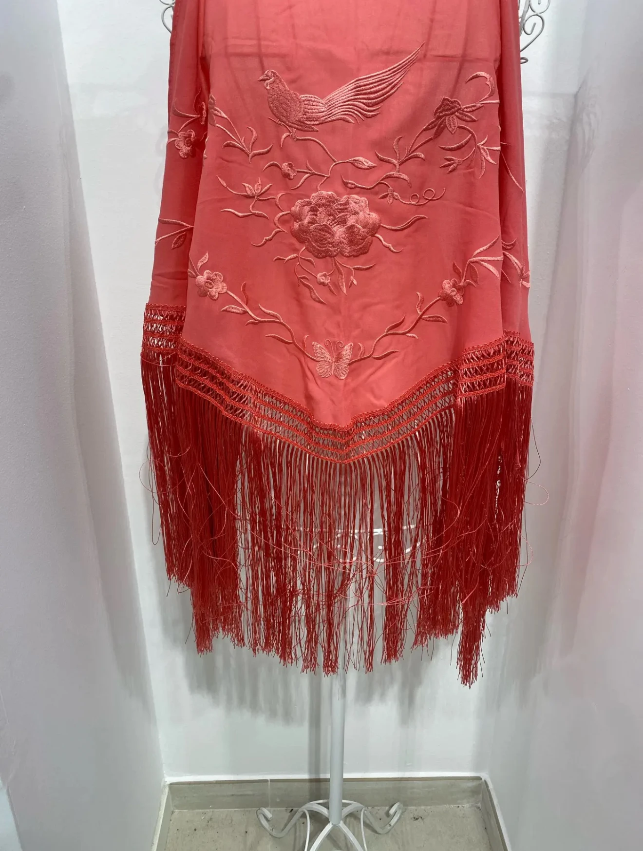 Flamenco embroidered shawl mt24-15 measurements length 1.50 x width 60cm long fringe