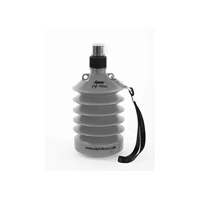 Pipi Clean Botella higienizante Plegable para Limpiar el PIS de los Perros. limpia el pipi de tu mascota de árboles, fachadas o farolas. Diseño moderno y estudiado, cuyos pliegues propulsan un chorro poderoso.