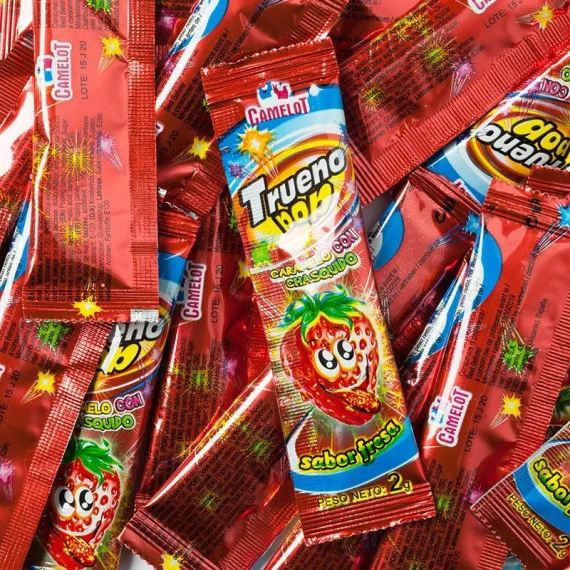 Button pop candy bag with gluten-free strawberry flavor snack - 200 units