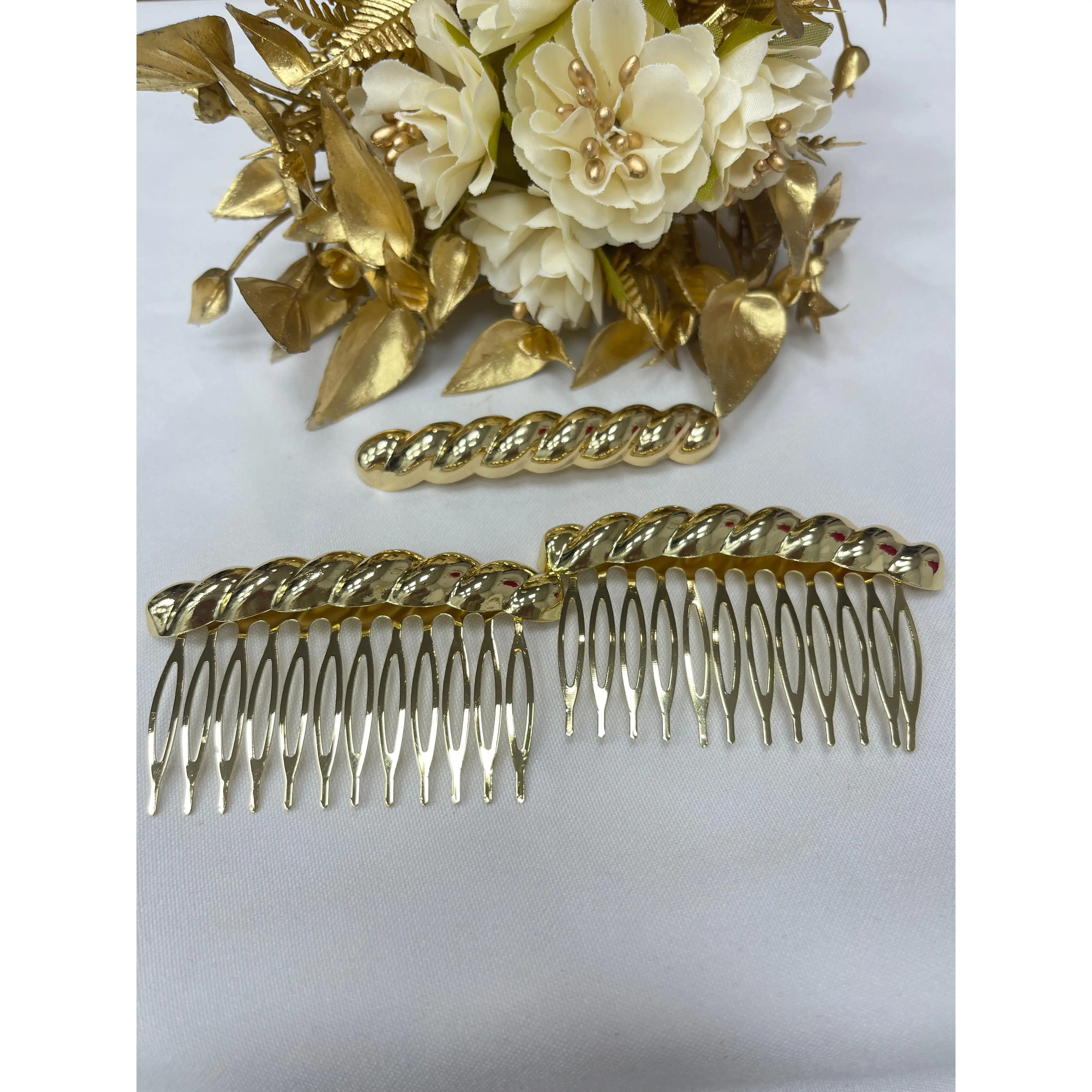 Set Peinetas  y broche Flamencas Doradas  con forma de trenzado – Complemento para Moño Flamenco Feria y Eventos