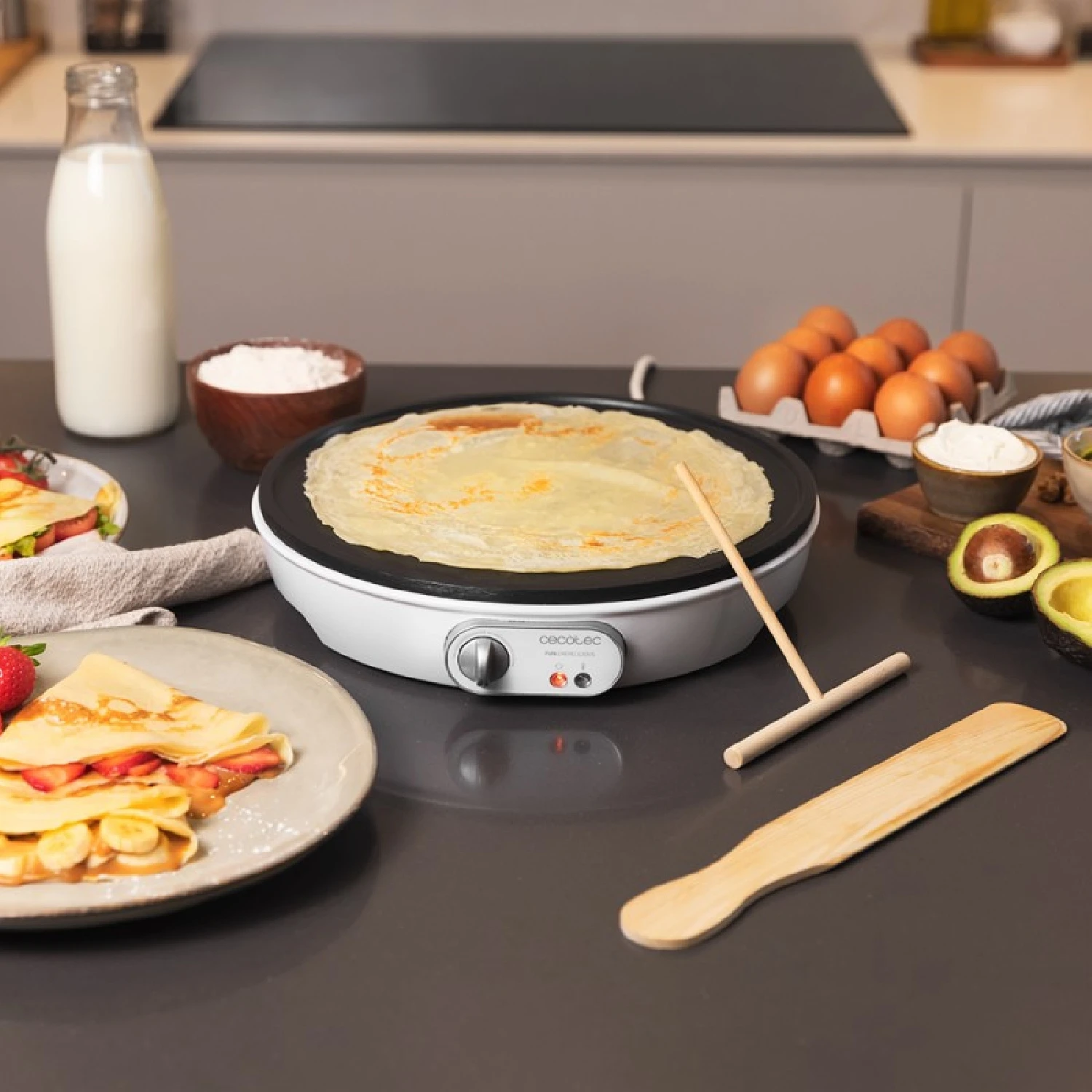 Electric crepe Fun crepe Crepelicius. 1000 W non-stick coating adjustable power indicator light 30,5 cm diameter plate including roller and spatula