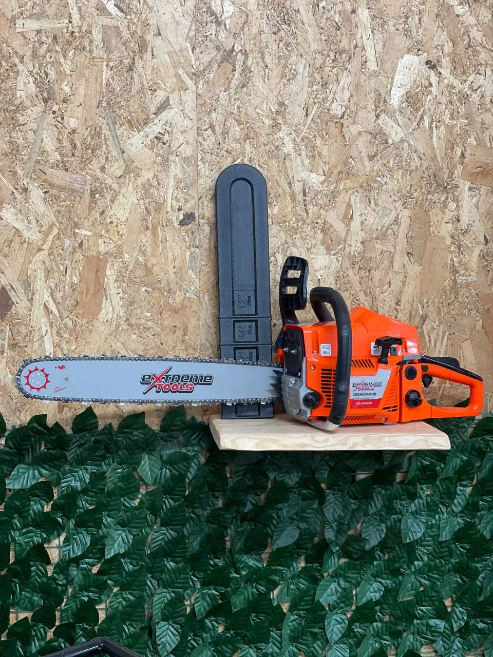 Extreme tools 58cc gasoline chainsaw with 20-inch sword and anti-vibration