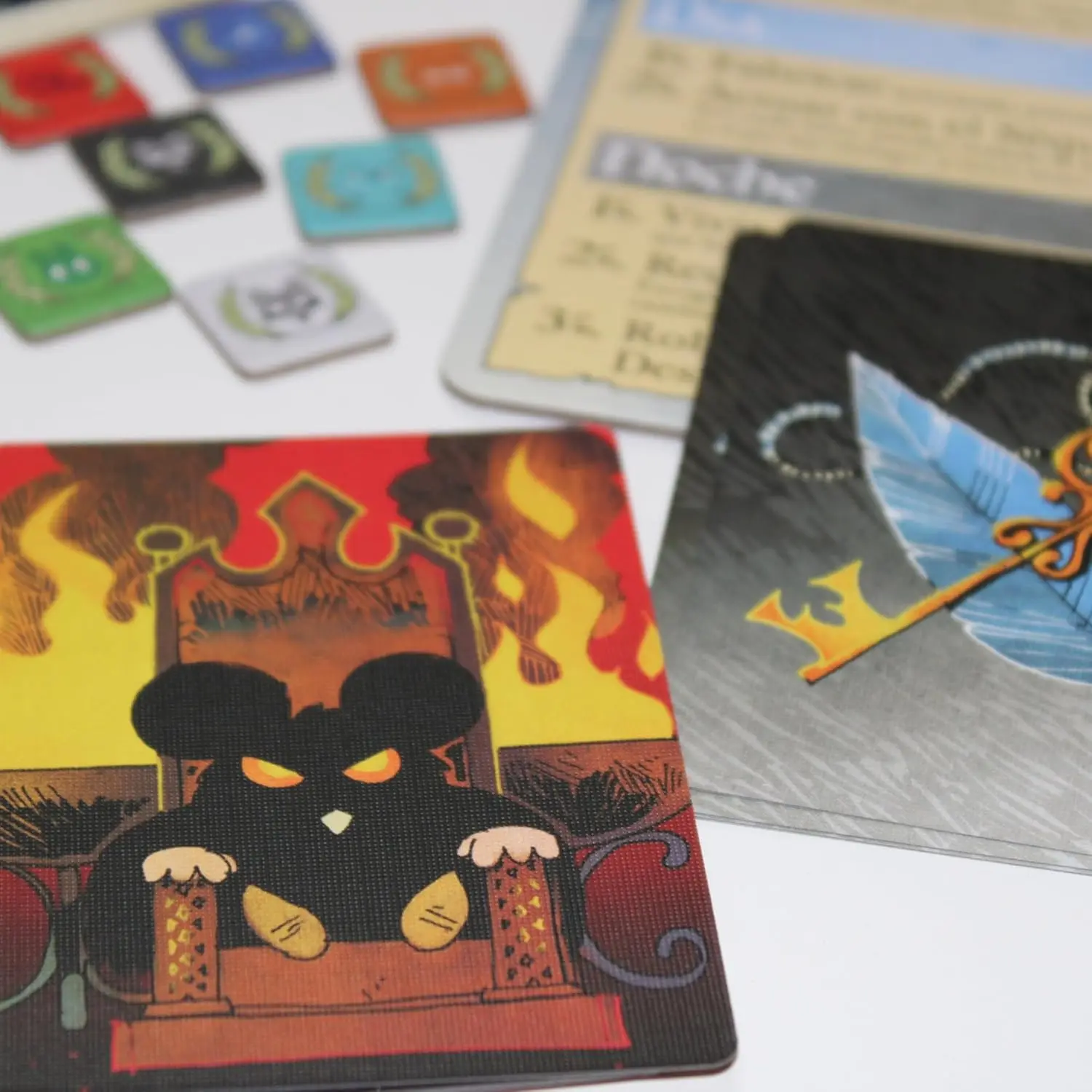 2tomatoes Games | Root: the marauders | Board game with board | Rolling dice | 2-6 players | Language: Spanish | Theme: Animals