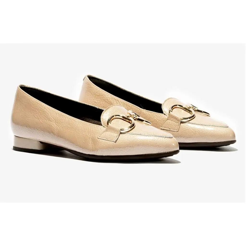 Zapato Pitillos piel charol tacón bajo piedra