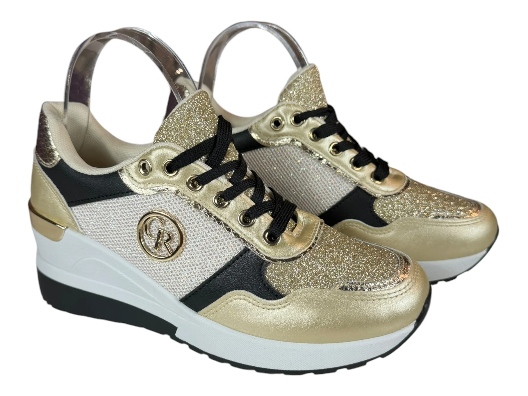 Everlyx-sneaker with CR logo and gold details-Luxora model-woman-A-55