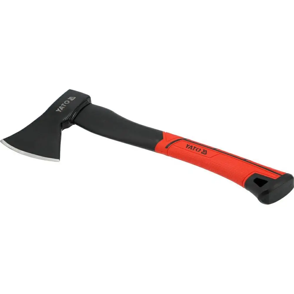 YATO, modelo YT-79979, Hacha de 1800g con mango de plástico, ideal para cortar madera y trabajos forestales, diseño robusto y ergonómico para mayor control y eficiencia.