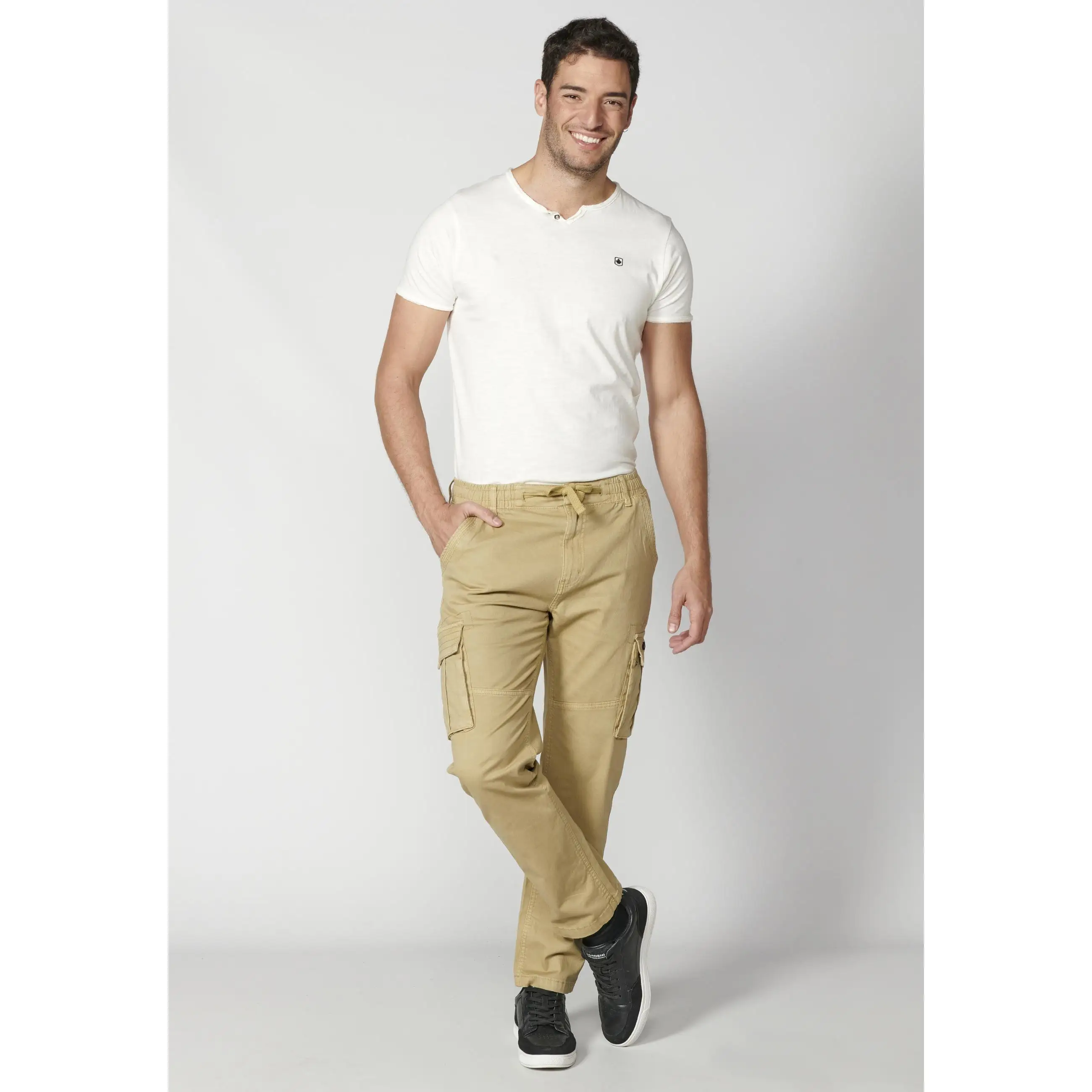 Koroshi - Pantalón cargo para hombre de algodón 98% con elastano 2%, cintura elástica y bolsillos funcionales, estilo urbano casual