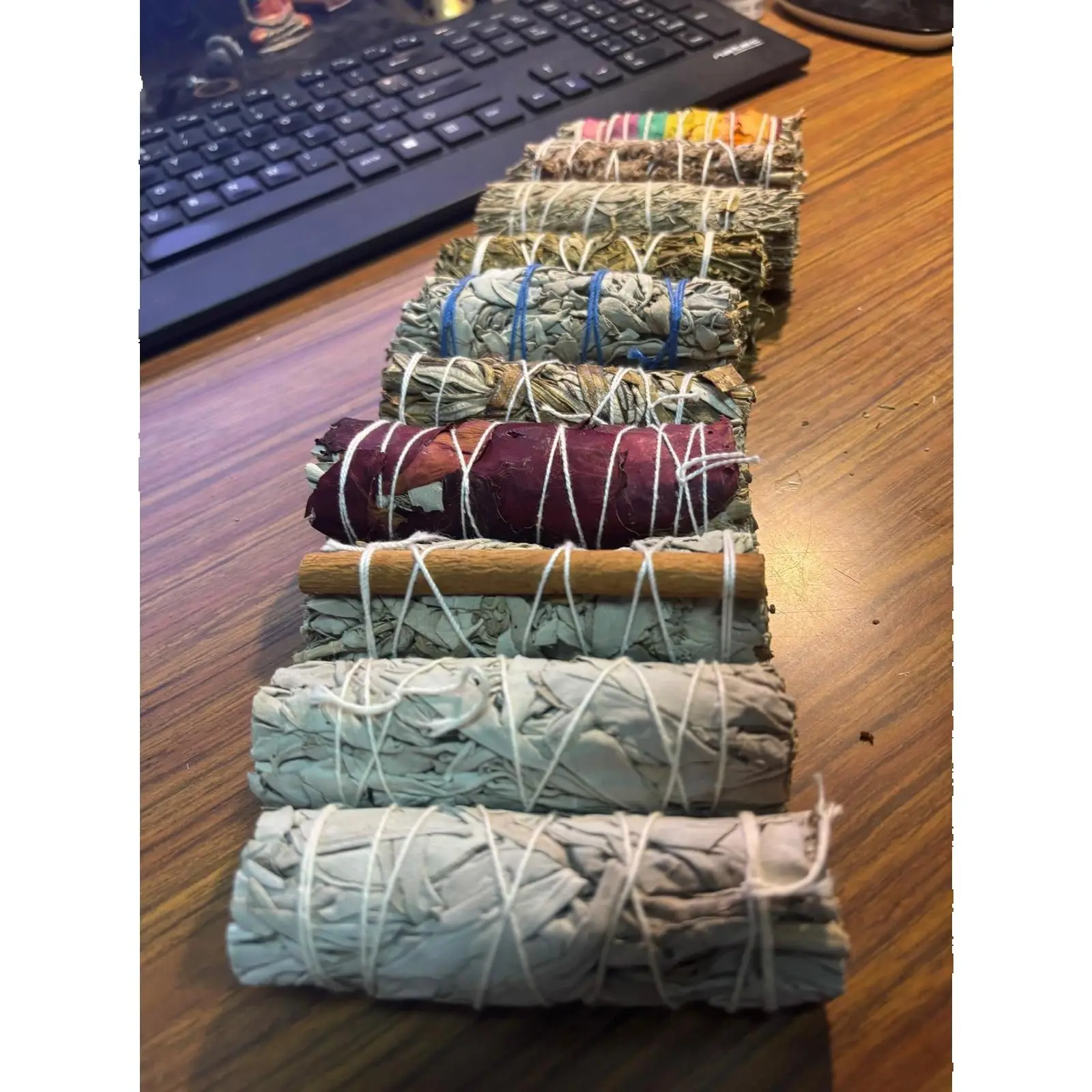 Vadeincienso 6 Bundles of Various Plants for Aromatherapy, including White Sage, Blue Sage, Lavender Sage, and Ruda, with different aromatic properties sent randomly from Barcelona to Europe.