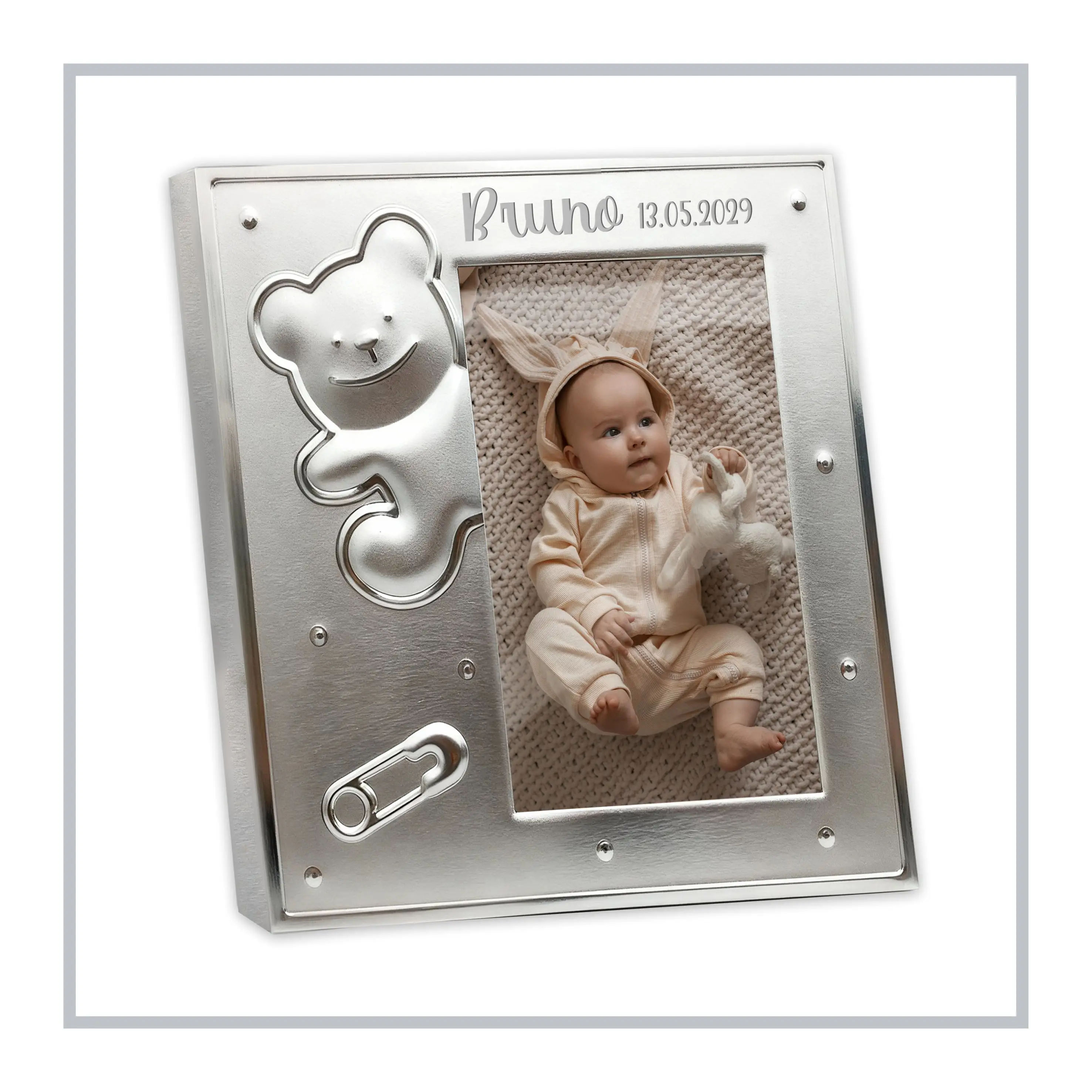 RegaloVip.es - Surtido Portafoto Plateado con detalles en Relieve para Comunión o Bautizo, Ideal como Regalo Personalizado.