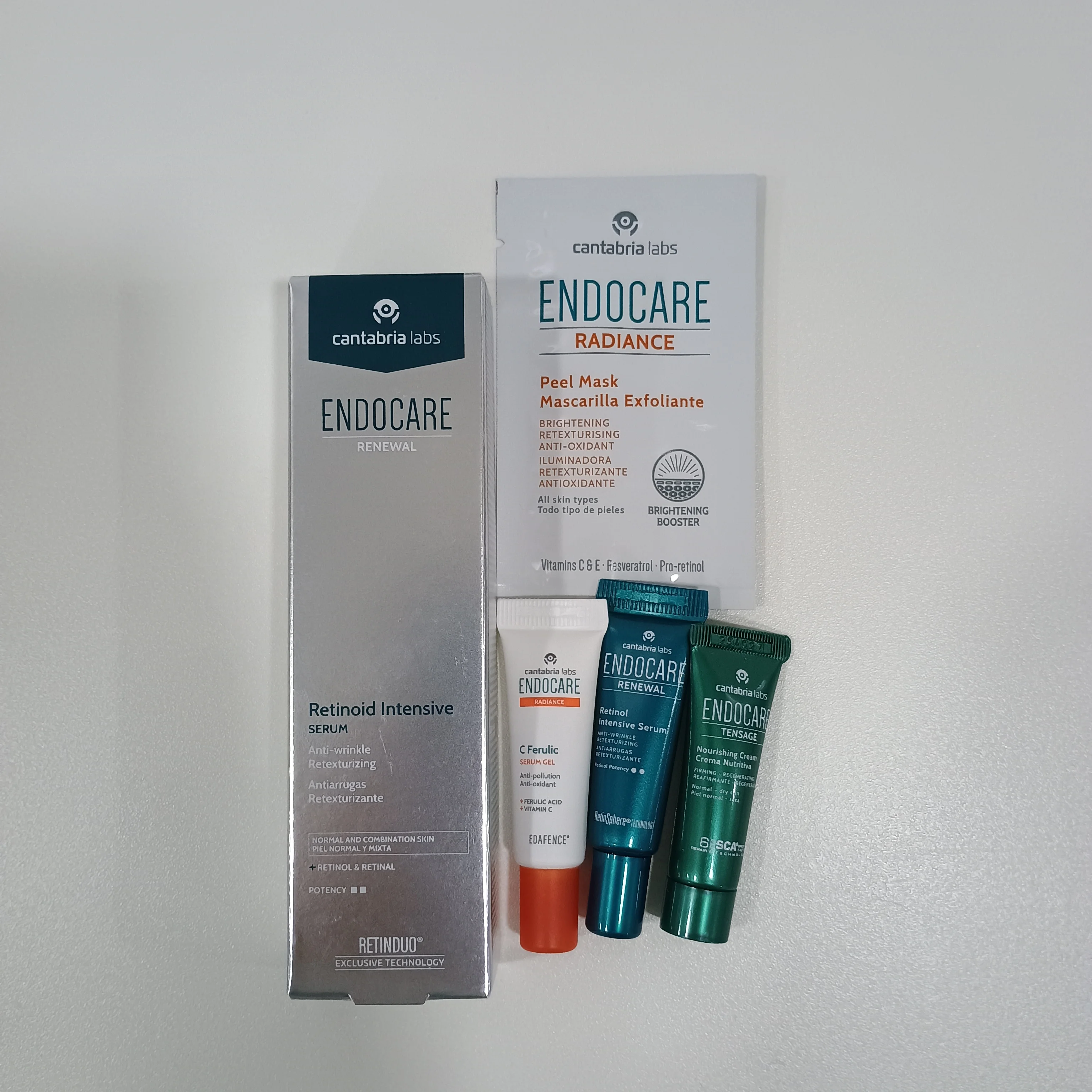 Cantabria Pack Endocare Renewal Sérum Retinoide Intensivo Tratamiento renovador, antiarrugas y retexturizante intensivo formulado con la tecnología Retinduo® que combina Retinol Puro, Retinal y un booster.