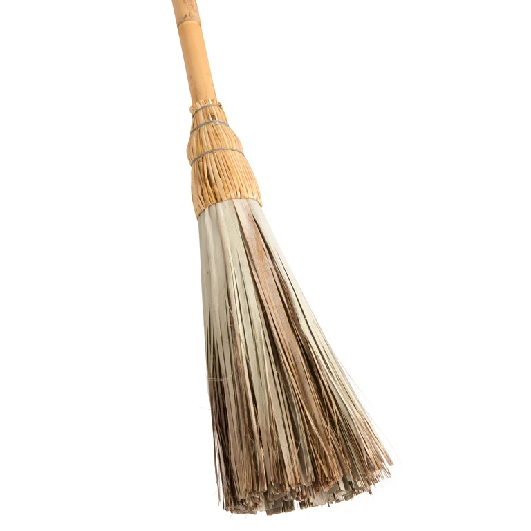 Escoba de Palma con Mango de Caña Natural | Nortene | 1.35 m | Ideal para Limpieza y Decoración Rústica