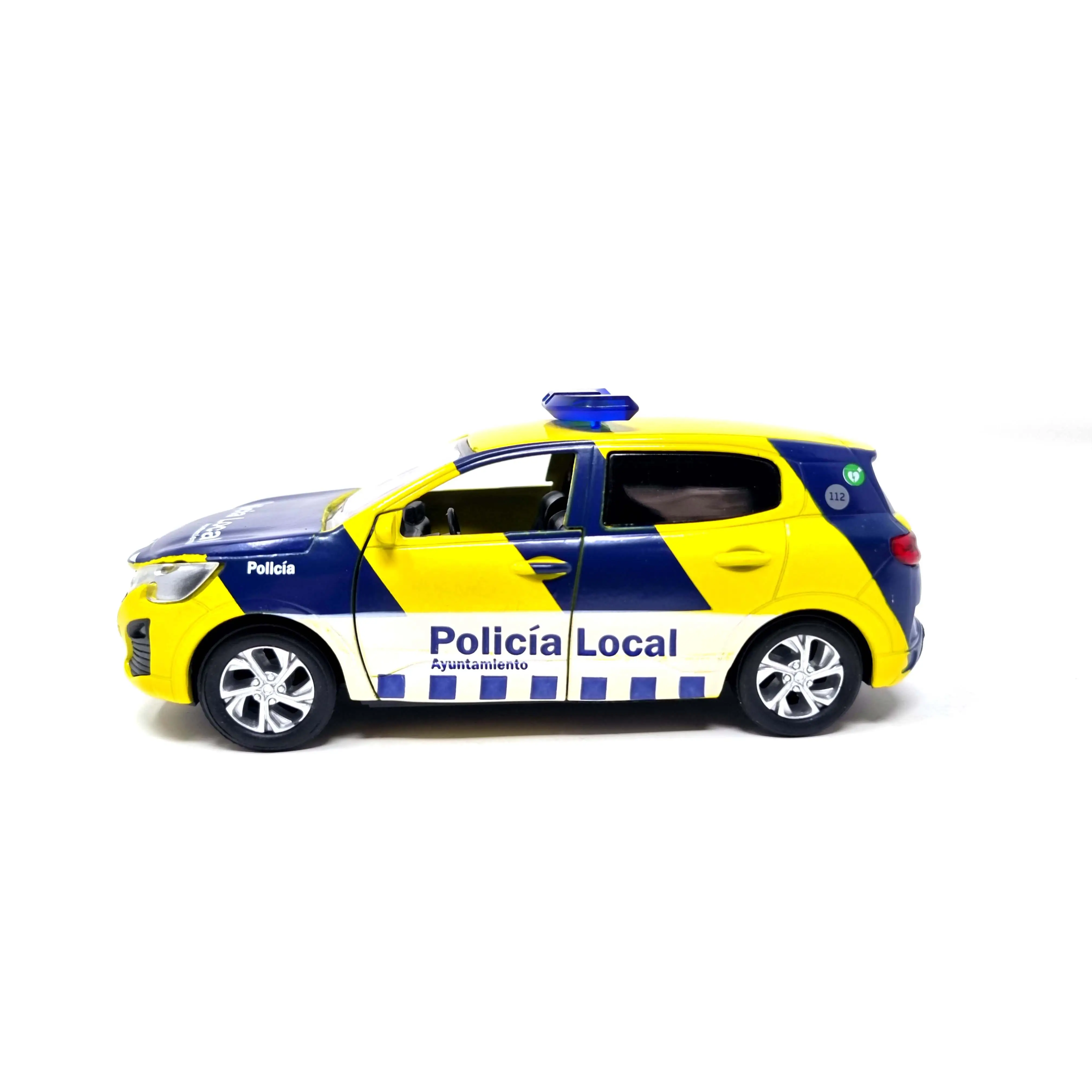 Coche policía local, vehículo metálico con partes de plástico, apertura puertas delanteras, ruedas libres, no recomendado a menores de 3 años PLAYJOCS GT-8171