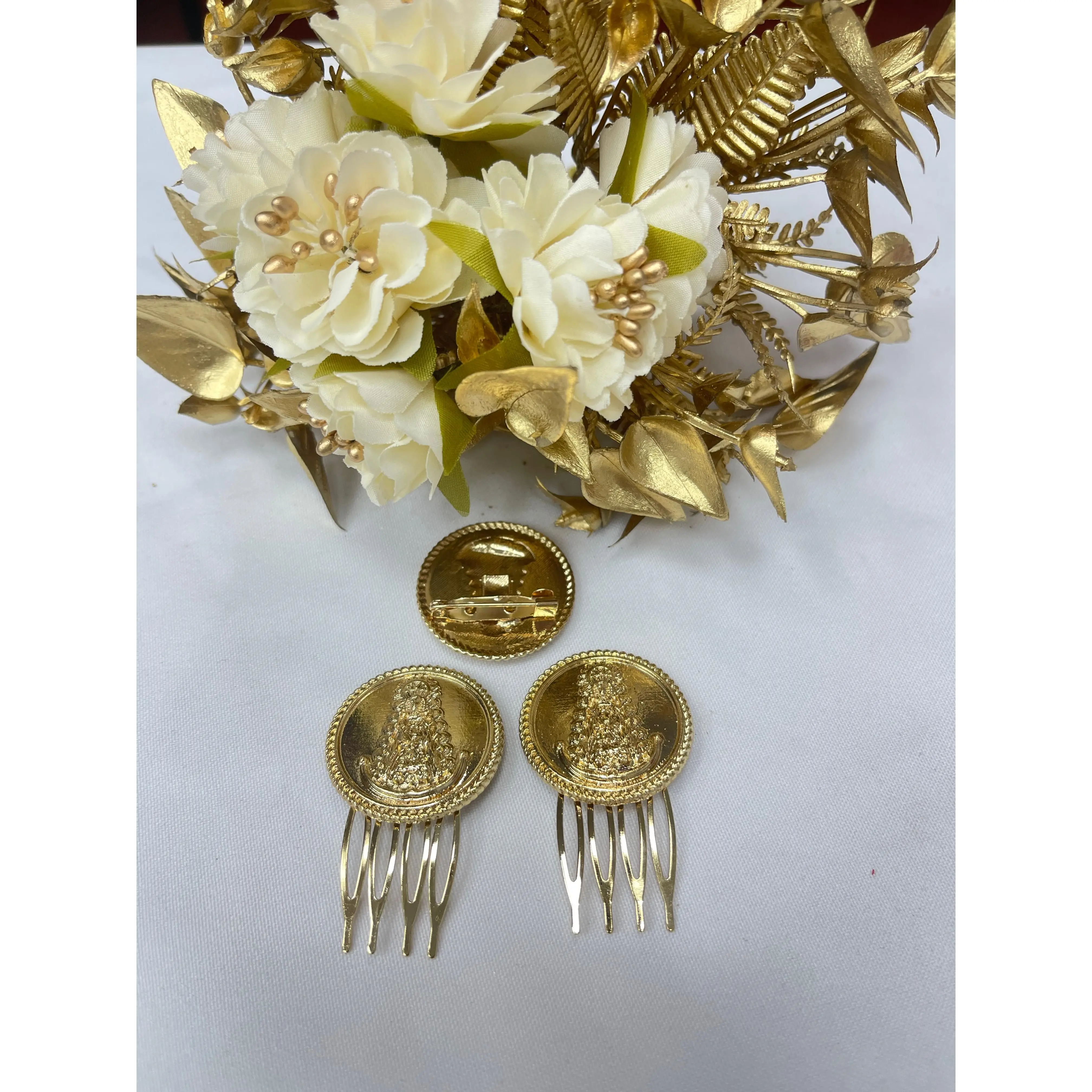 Set Peinetas  y broche Flamencas Doradas con forma de moneda – Complemento para Moño Flamenco Feria y Eventos