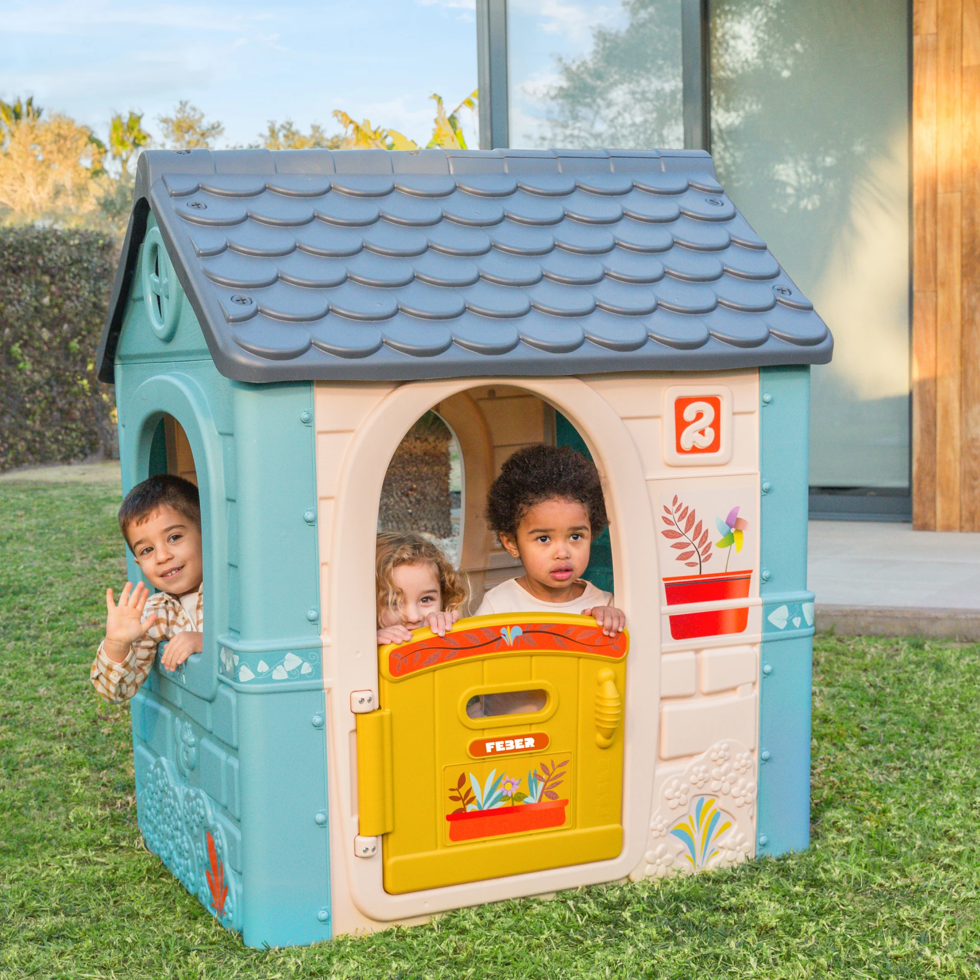 Feber - casual house, children's house with folding door, has stickers to decorate the house, colors resistant to sunlight, easy assembly, from 2 years, famosa (feh22000)