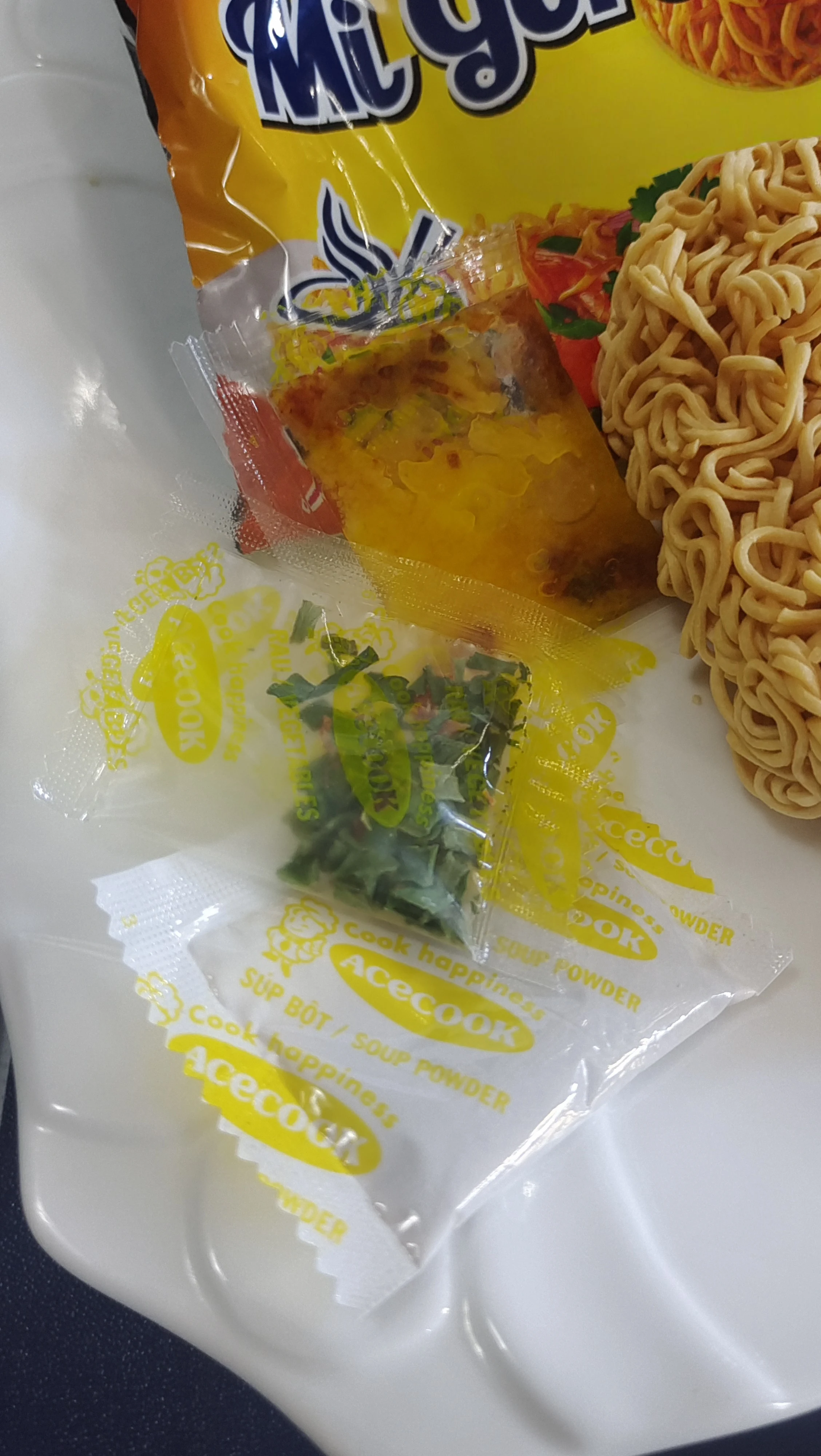 (ACECOOK) HAO instant noodles with vegetable flavor 75G