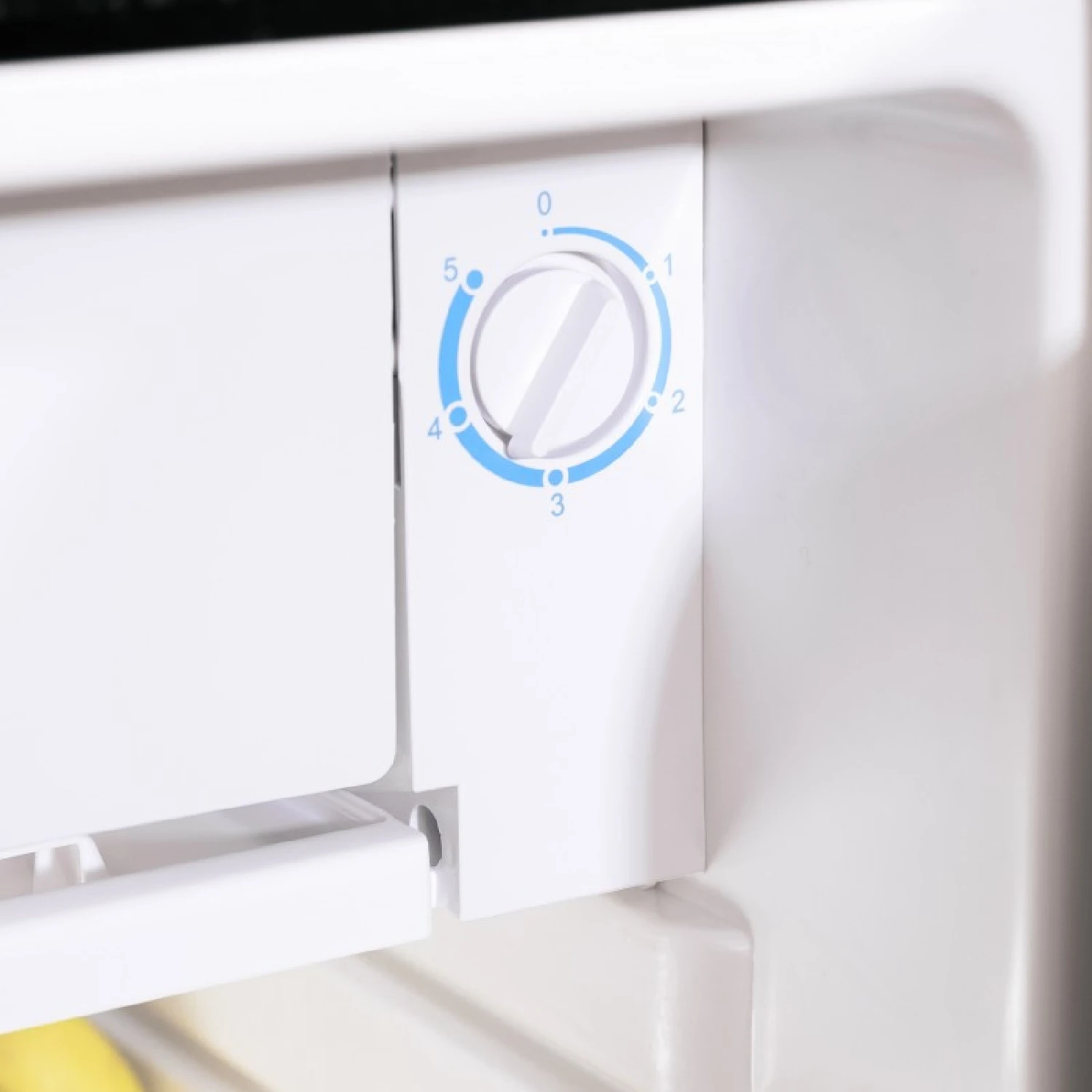 Cecotec mini refrigerator bolero coolmarket tt 90 black e