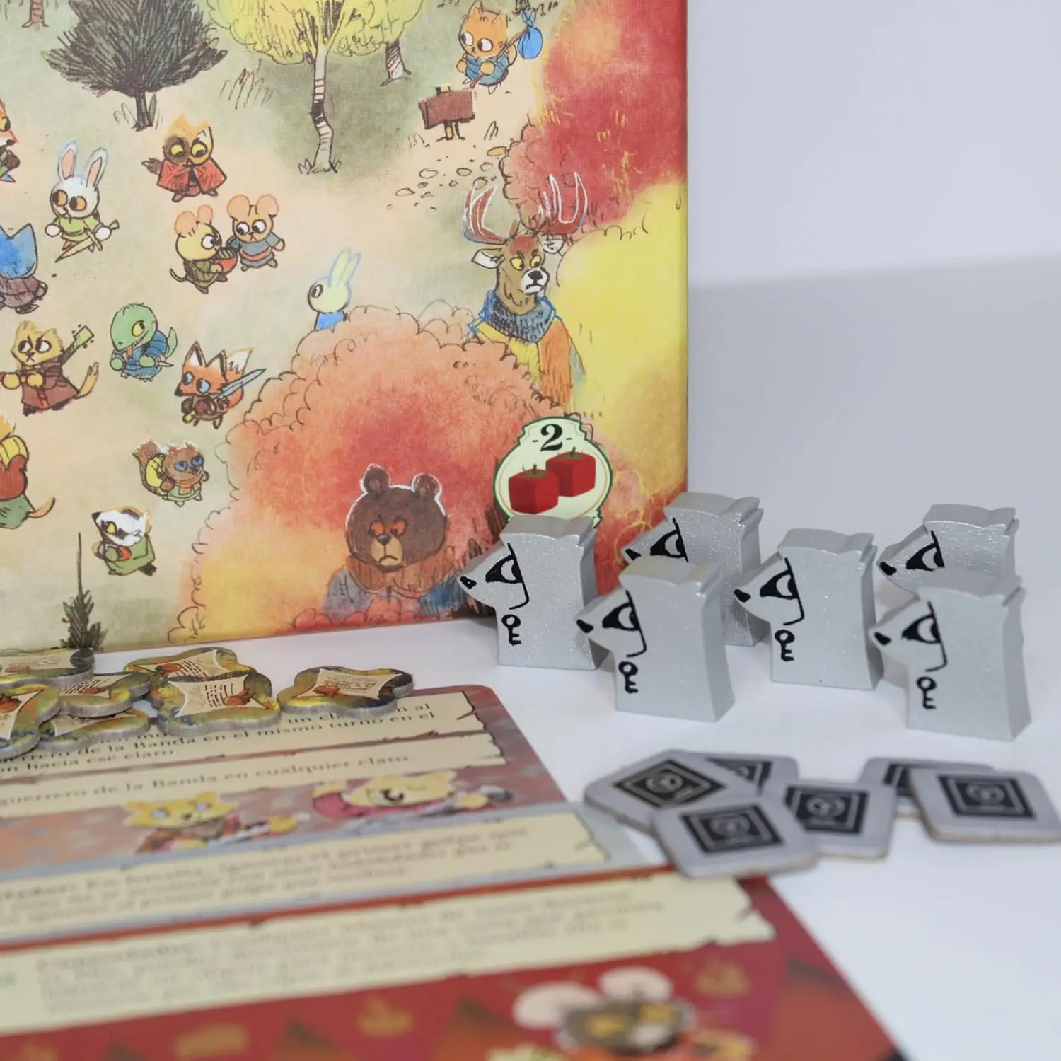 2tomatoes Games | Root: Marauding henchmen | Board game with board | Hand management | 2-4 players | Language: Spanish | Theme: Animals