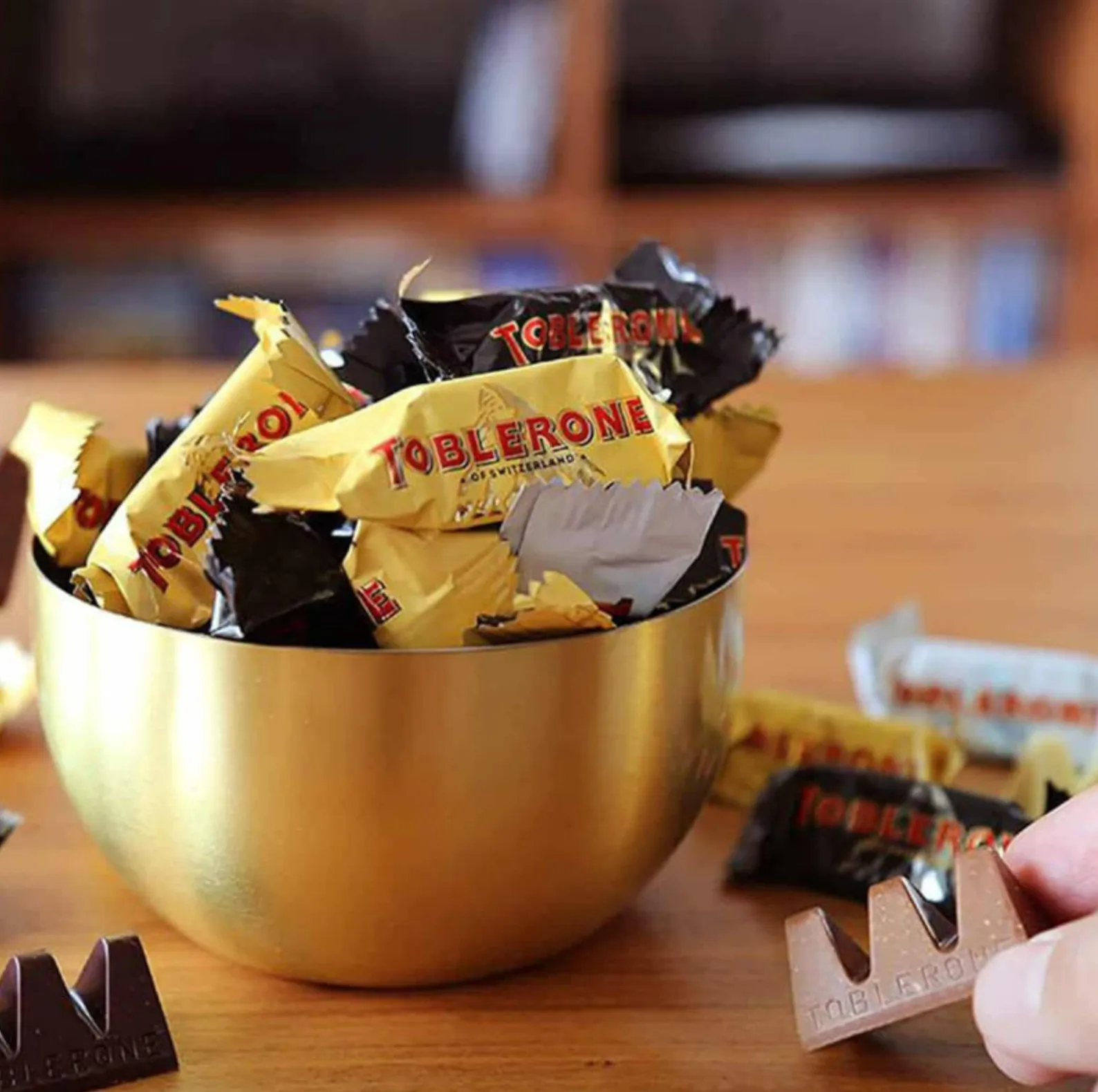 Toblerone mini assorted, 904g cube with dark, milk and white chocolate in individual format