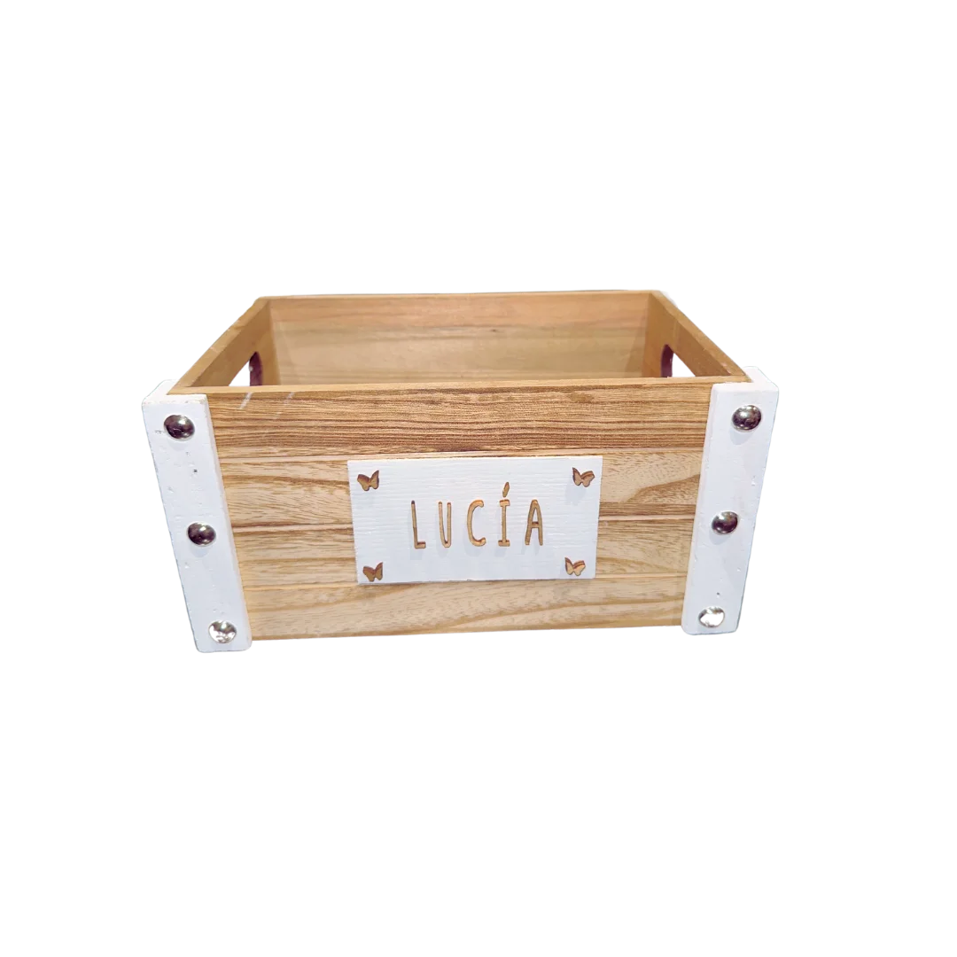 Caja de Madera Personalizada con Placa de Letras y Siluetas - Madera envejecida