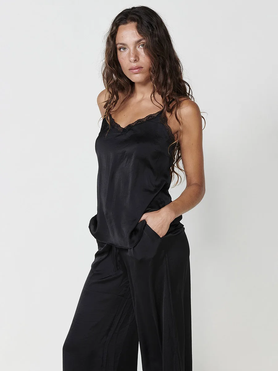 Koroshi Blusa Mujer Tirantes Satén Lisa Escote Pico – Koroshi Negra